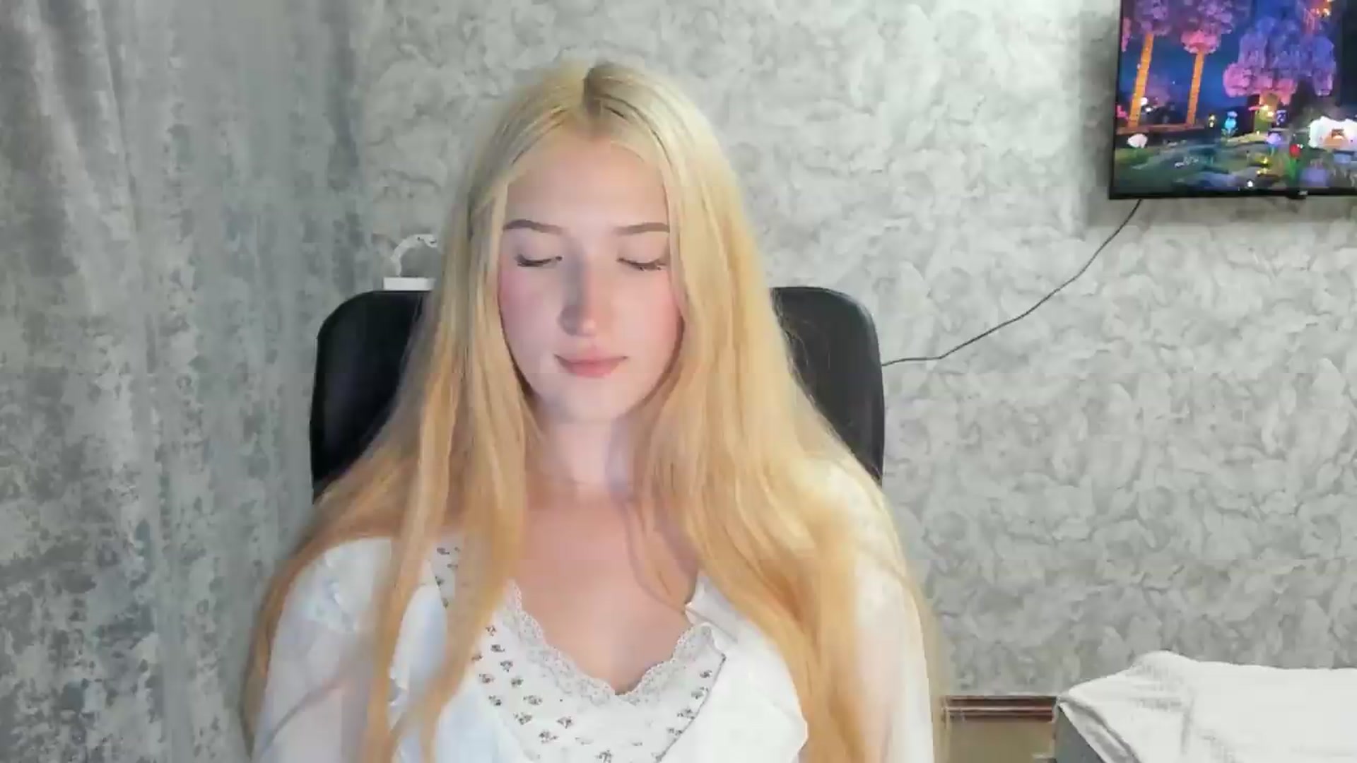 Gallery image thumbnail from Ilona_Here's myfreecams stream on, 08/31/2026, 17:30 image 10 of 20