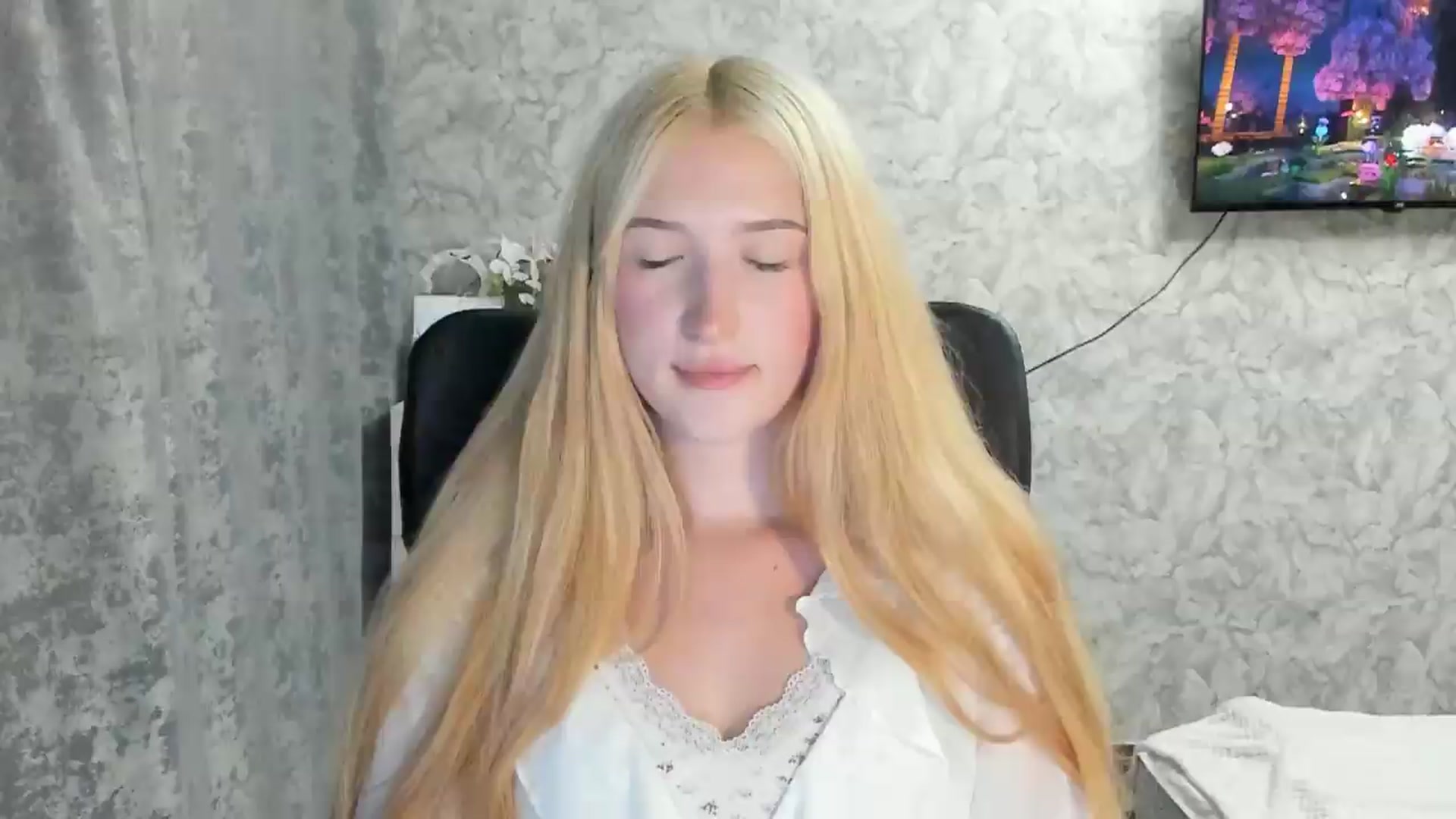 Gallery image thumbnail from Ilona_Here's myfreecams stream on, 08/31/2026, 18:09 image 10 of 20