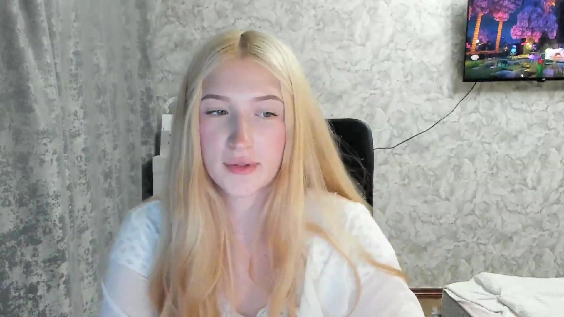 Gallery image thumbnail from Ilona_Here's myfreecams stream on, 08/31/2026, 20:58 image 15 of 20