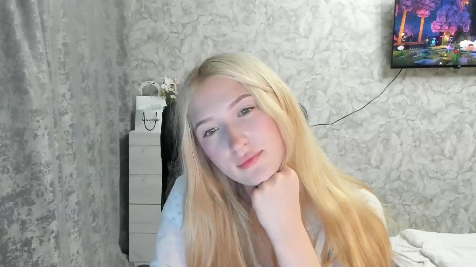Gallery image thumbnail from Ilona_Here's myfreecams stream on, 08/31/2026, 20:58 image 18 of 20