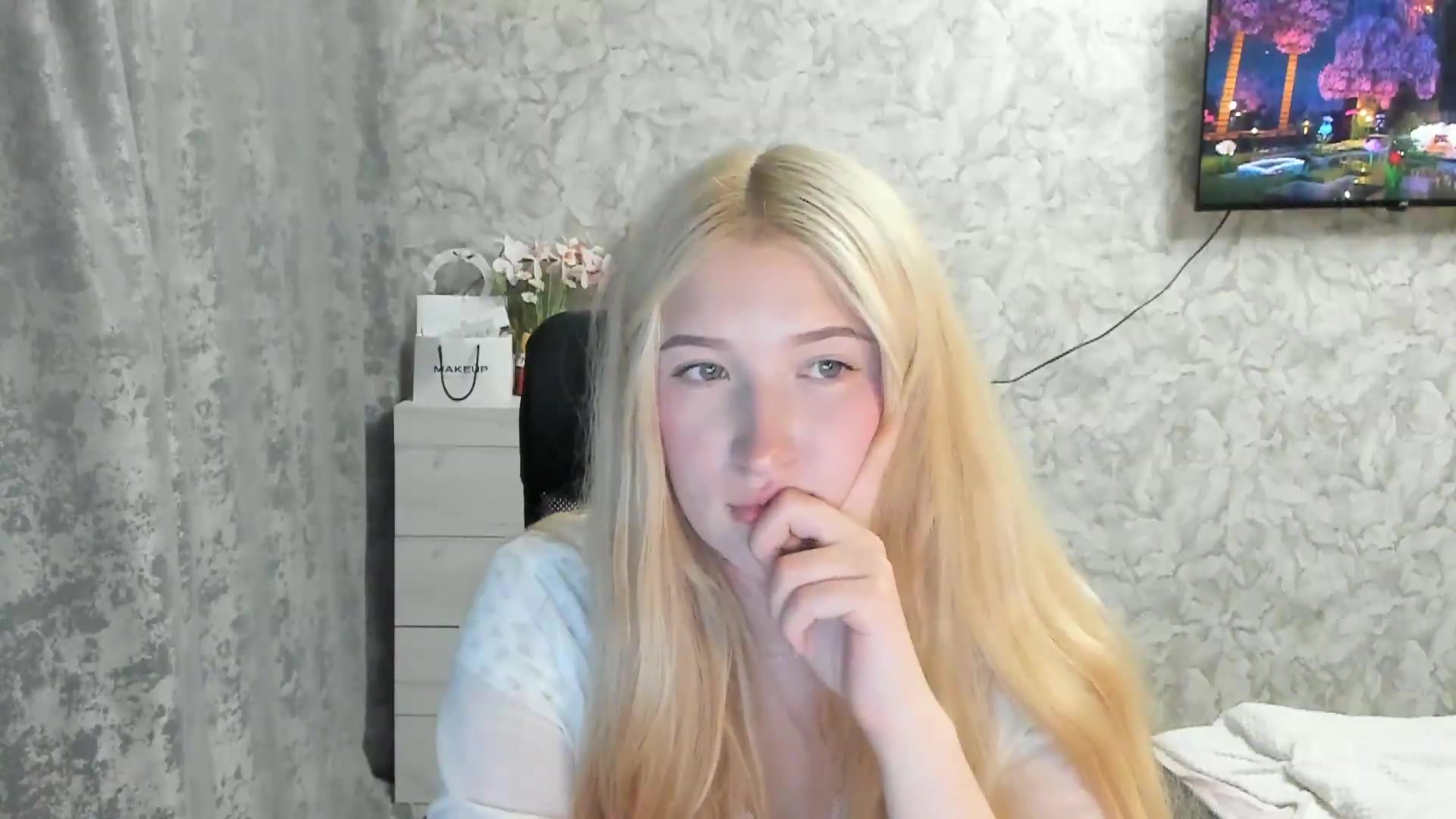 Gallery image thumbnail from Ilona_Here's myfreecams stream on, 08/31/2026, 20:58 image 17 of 20