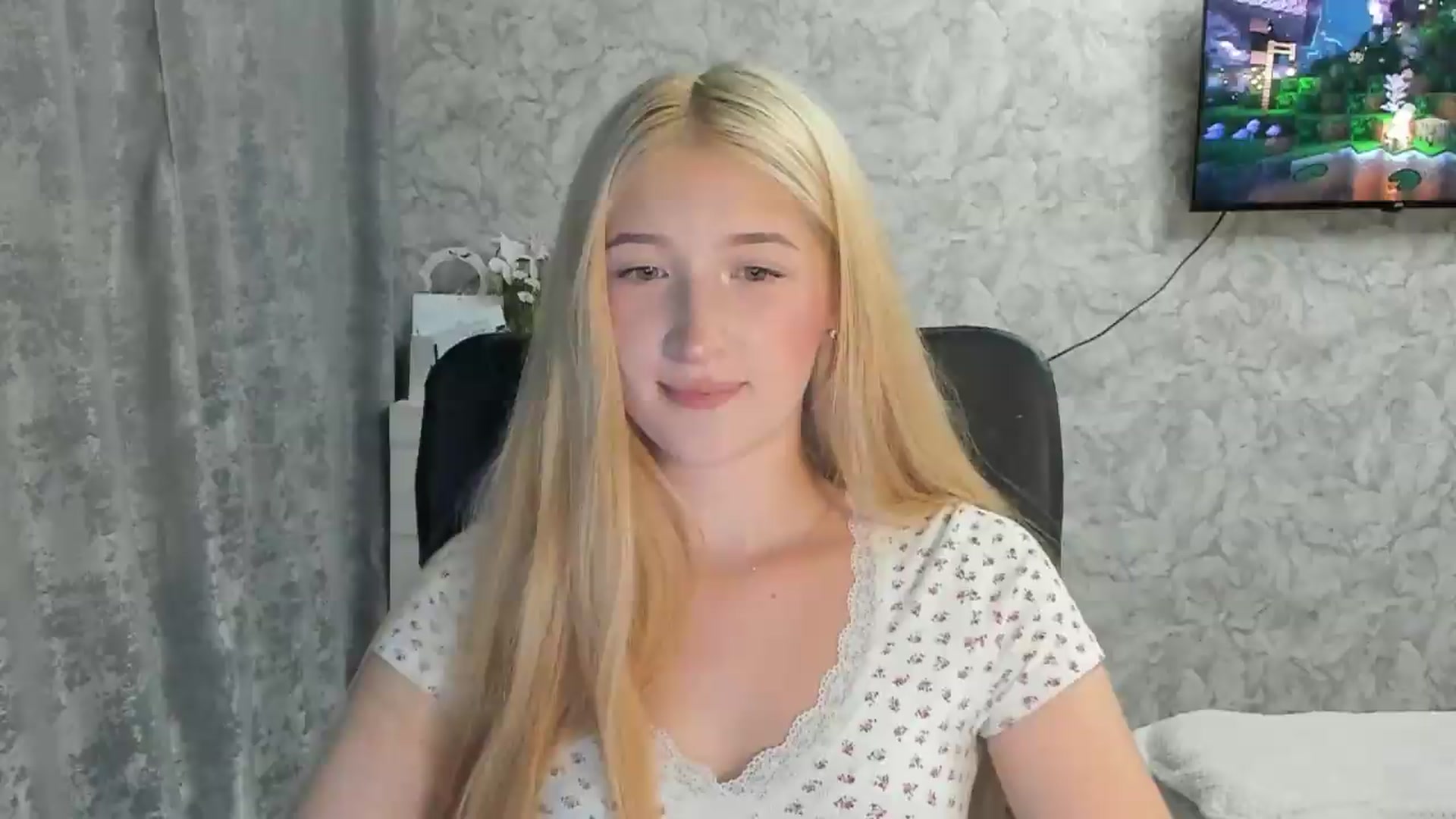 Gallery image thumbnail from Ilona_Here's myfreecams stream on, 09/01/2026, 17:10 image 13 of 20