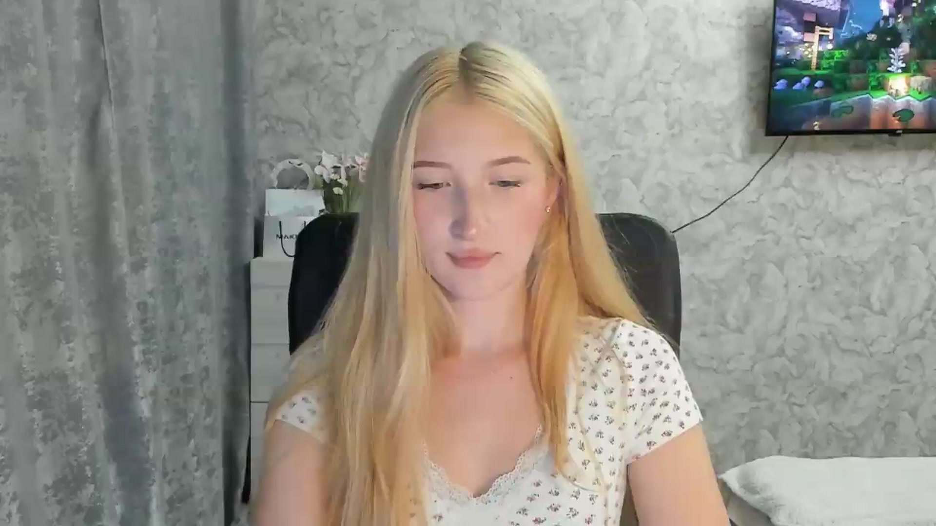 Gallery image thumbnail from Ilona_Here's myfreecams stream on, 09/01/2026, 17:10 image 10 of 20