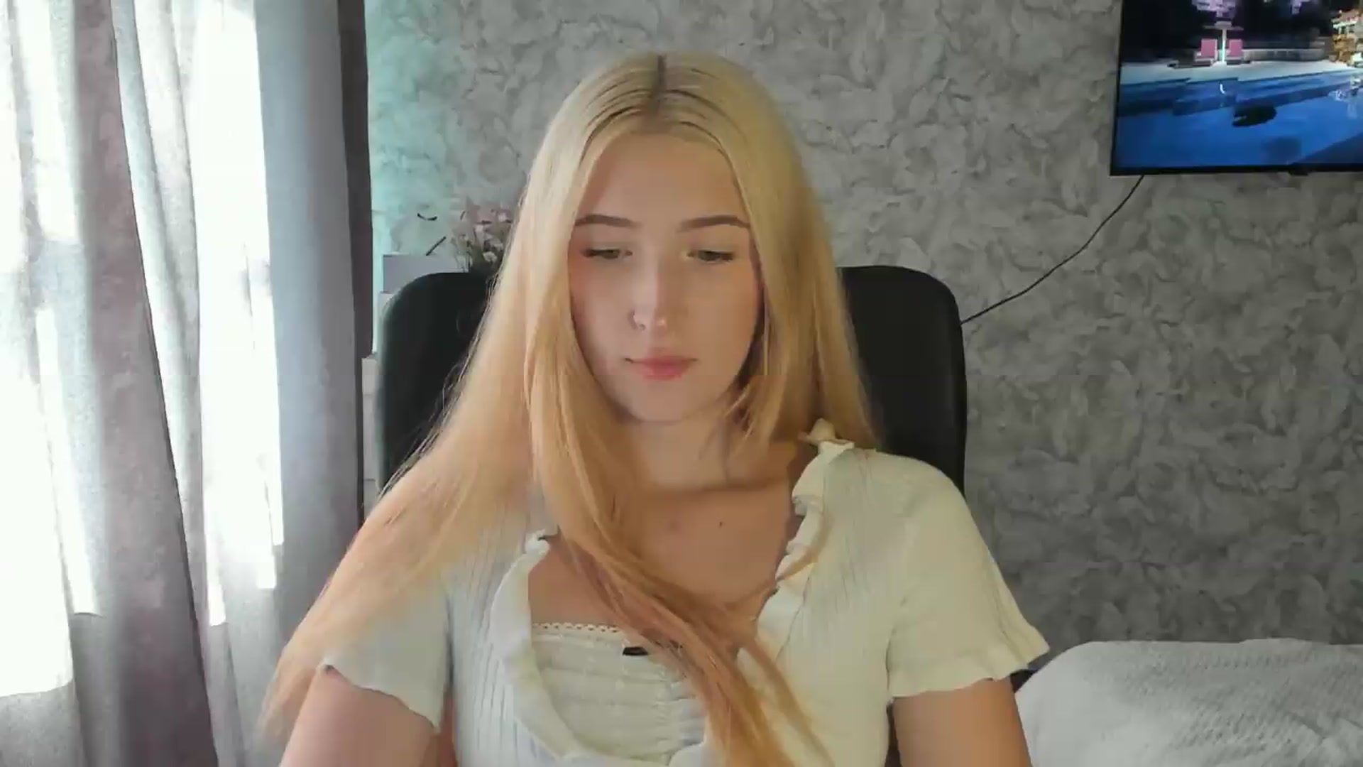 Gallery image thumbnail from Ilona_Here's myfreecams stream on, 09/04/2026, 14:14 image 2 of 20
