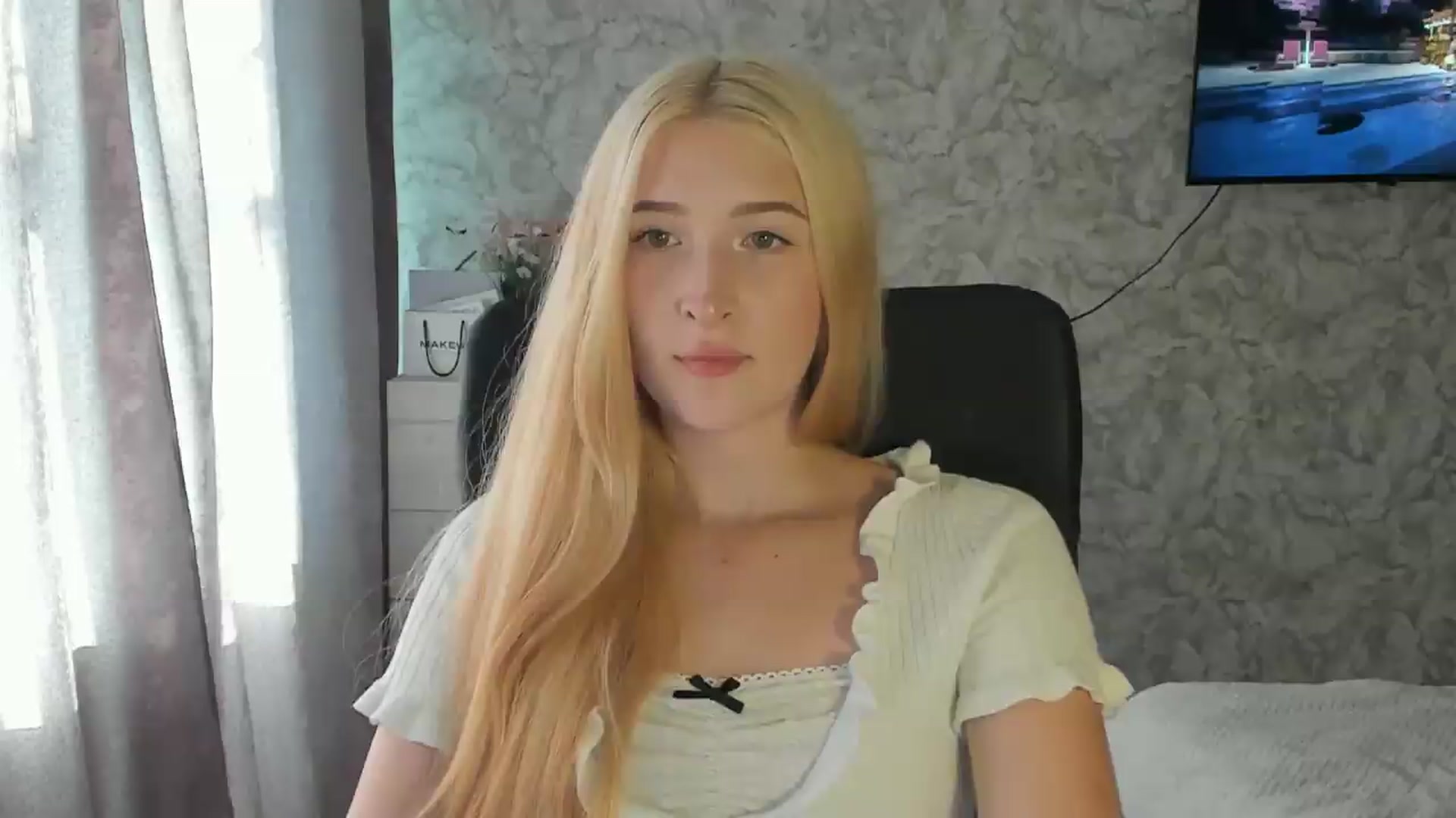 Gallery image thumbnail from Ilona_Here's myfreecams stream on, 09/04/2026, 14:14 image 12 of 20