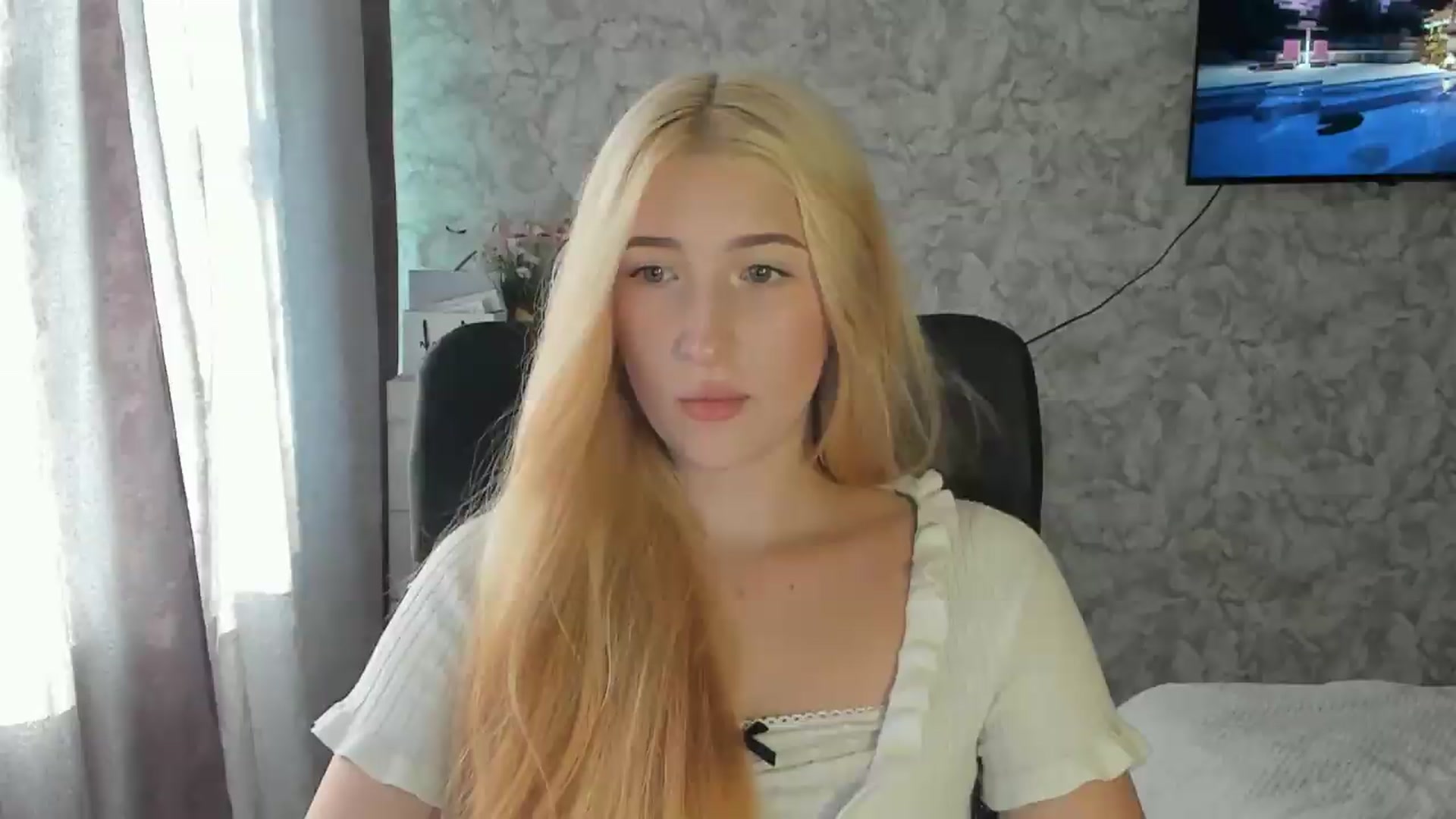 Gallery image thumbnail from Ilona_Here's myfreecams stream on, 09/04/2026, 14:14 image 18 of 20