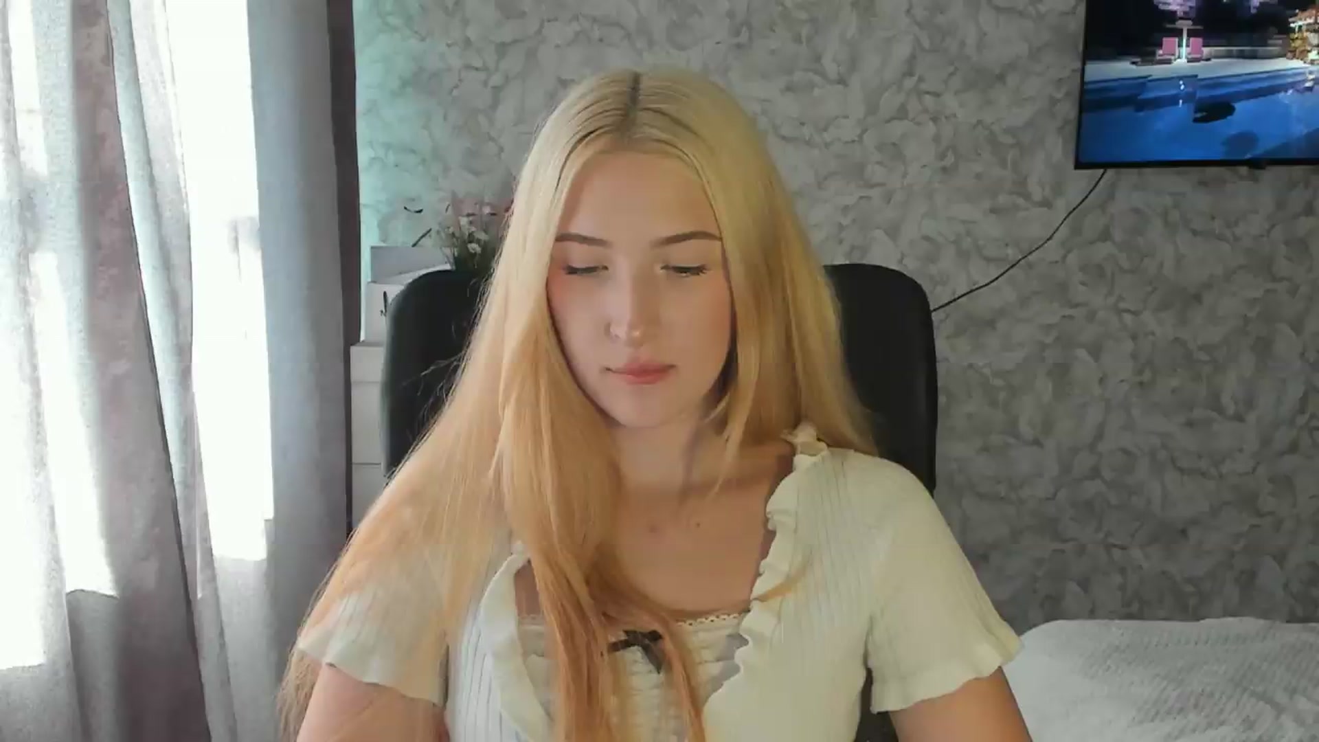 Gallery image thumbnail from Ilona_Here's myfreecams stream on, 09/04/2026, 14:14 image 7 of 20