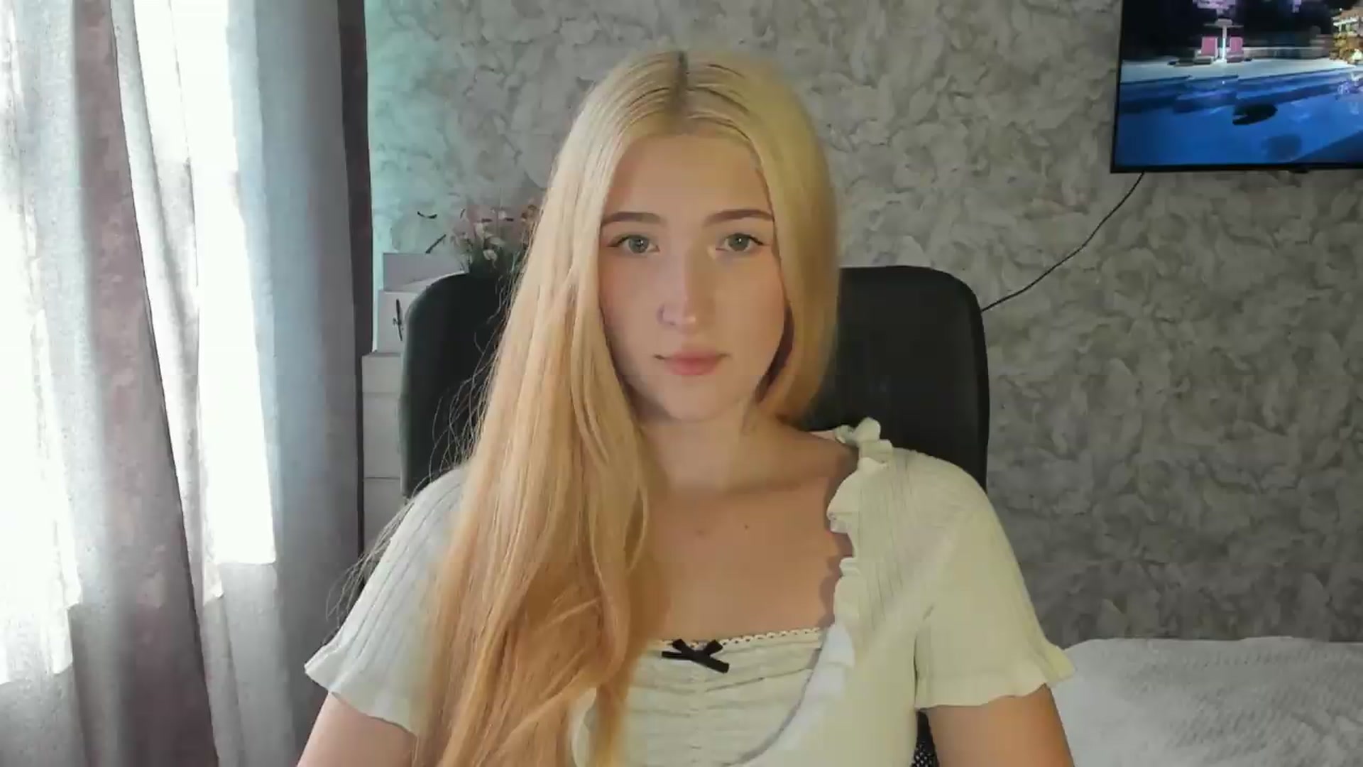 Gallery image thumbnail from Ilona_Here's myfreecams stream on, 09/04/2026, 14:14 image 14 of 20