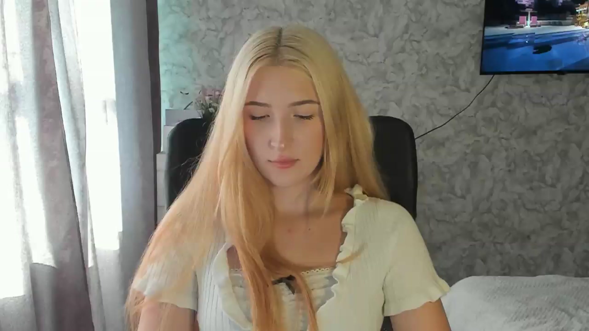 Gallery image thumbnail from Ilona_Here's myfreecams stream on, 09/04/2026, 14:14 image 6 of 20