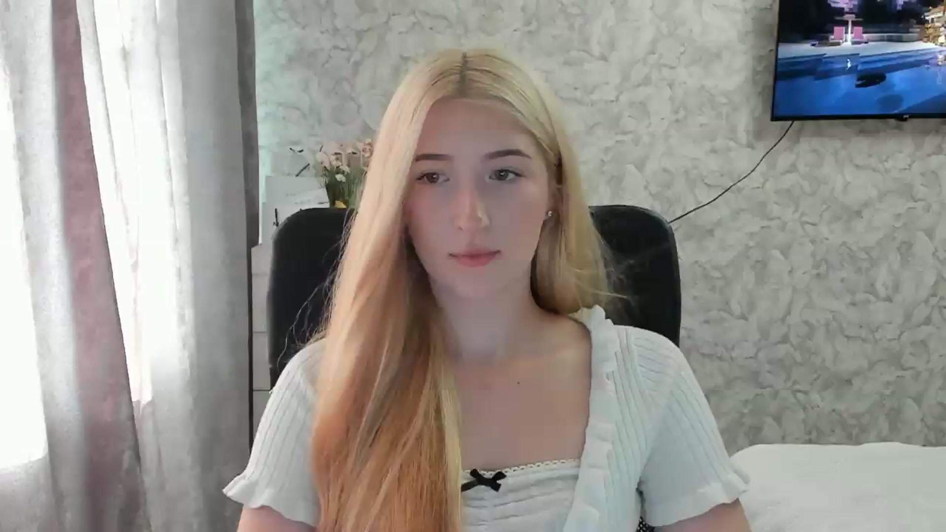 Gallery image thumbnail from Ilona_Here's myfreecams stream on, 09/04/2026, 14:45 image 5 of 20