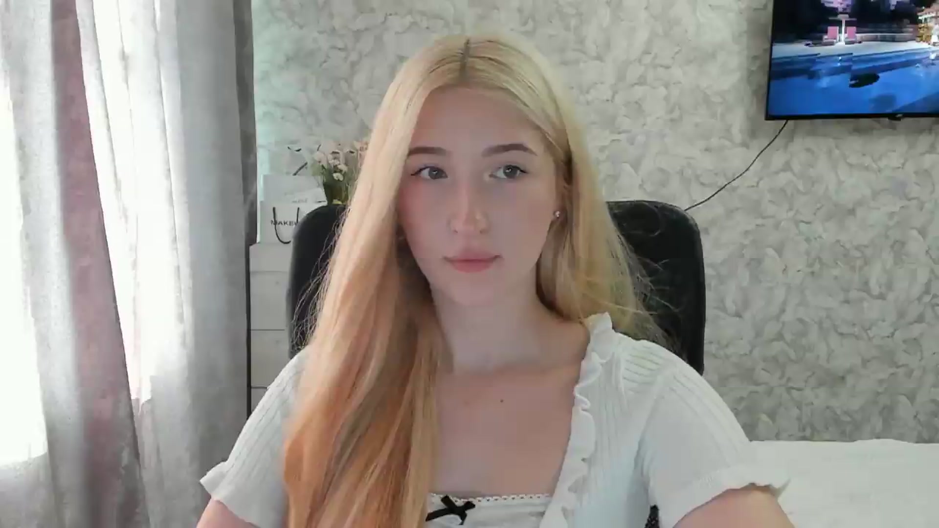 Gallery image thumbnail from Ilona_Here's myfreecams stream on, 09/04/2026, 14:45 image 3 of 20