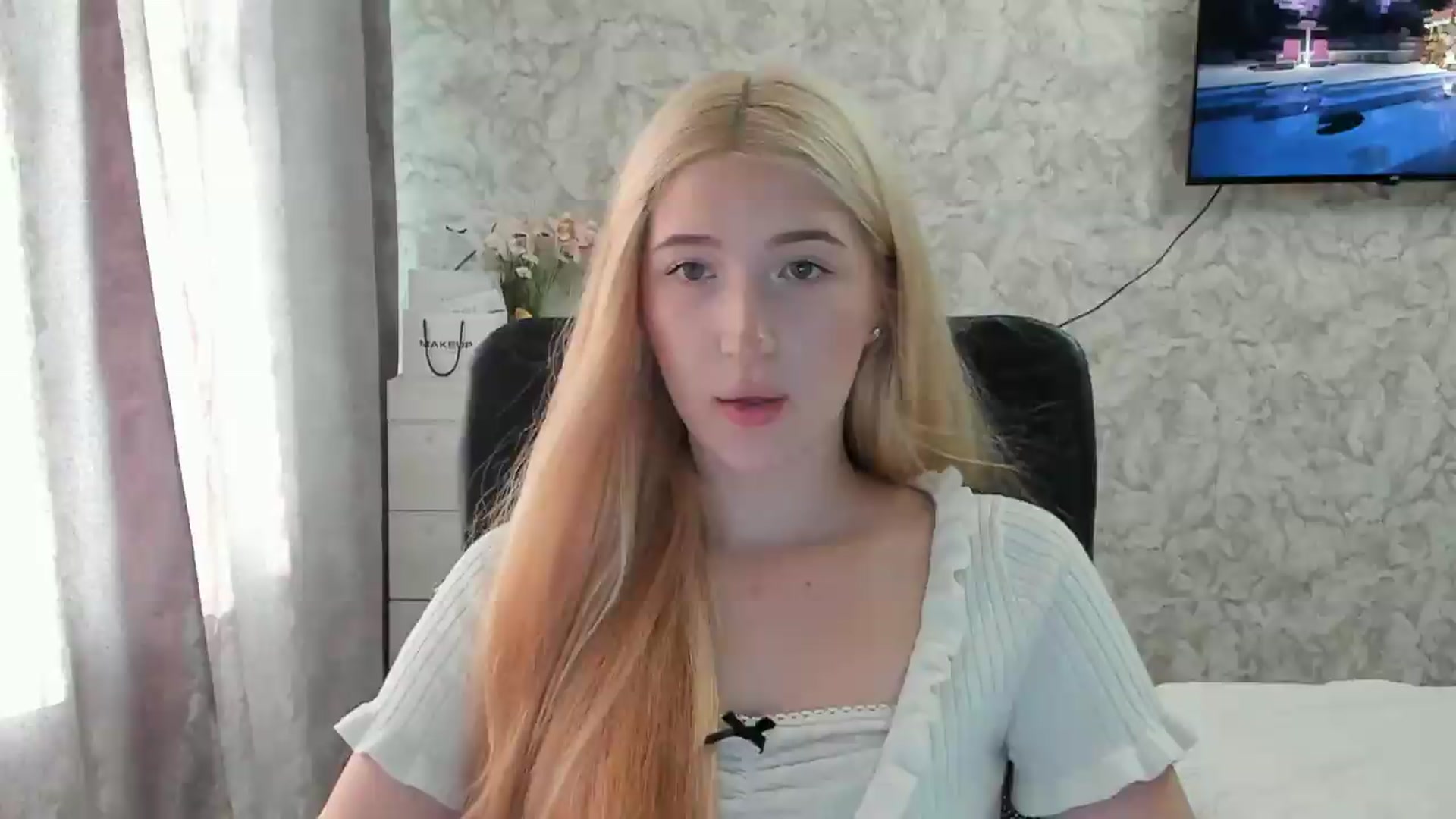 Gallery image thumbnail from Ilona_Here's myfreecams stream on, 09/04/2026, 14:45 image 10 of 20