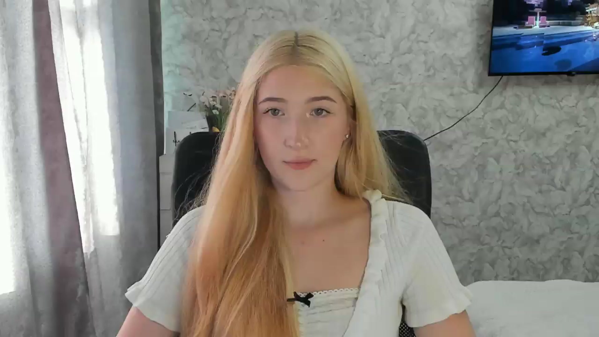 Gallery image thumbnail from Ilona_Here's myfreecams stream on, 09/04/2026, 14:45 image 15 of 20