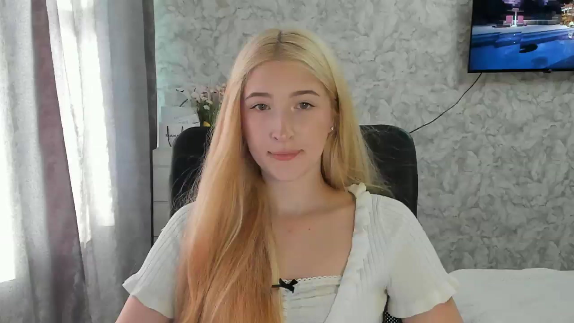 Gallery image thumbnail from Ilona_Here's myfreecams stream on, 09/04/2026, 14:45 image 14 of 20