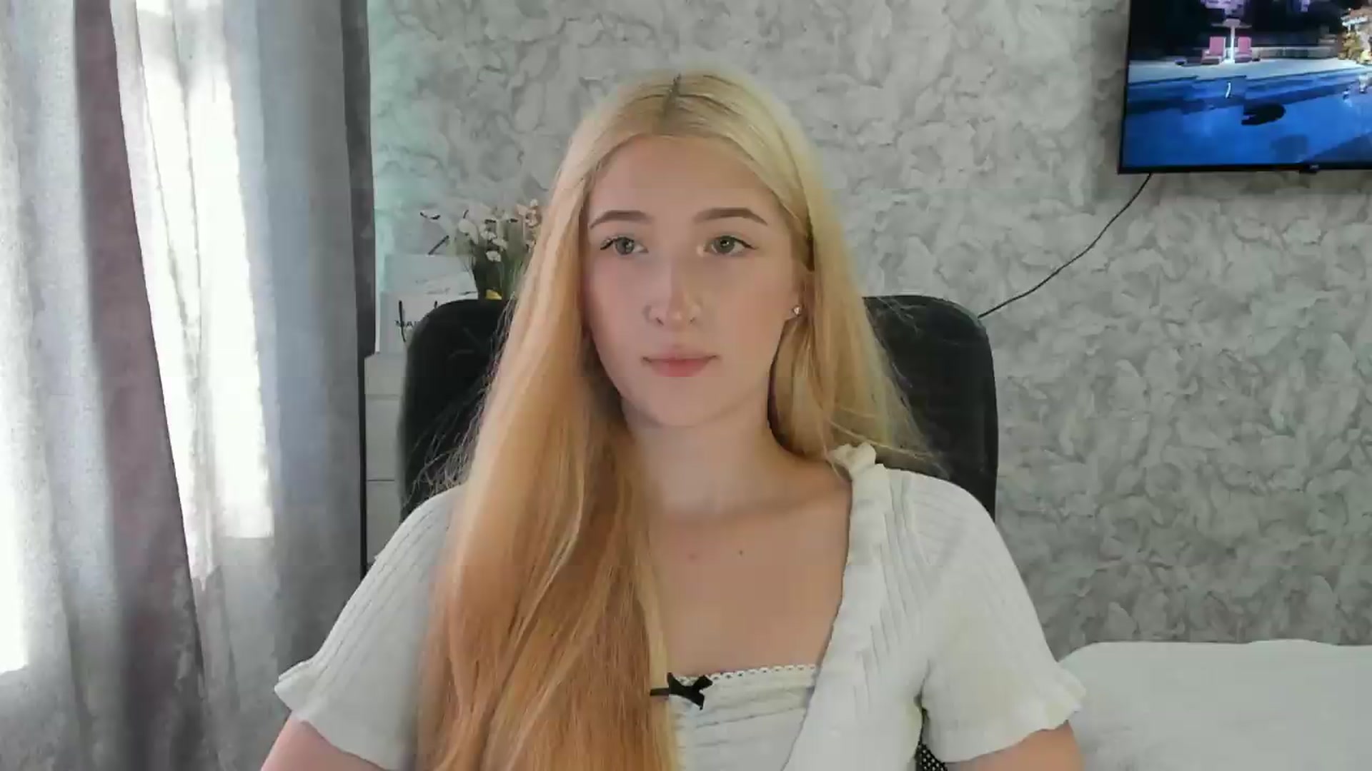 Gallery image thumbnail from Ilona_Here's myfreecams stream on, 09/04/2026, 14:45 image 16 of 20