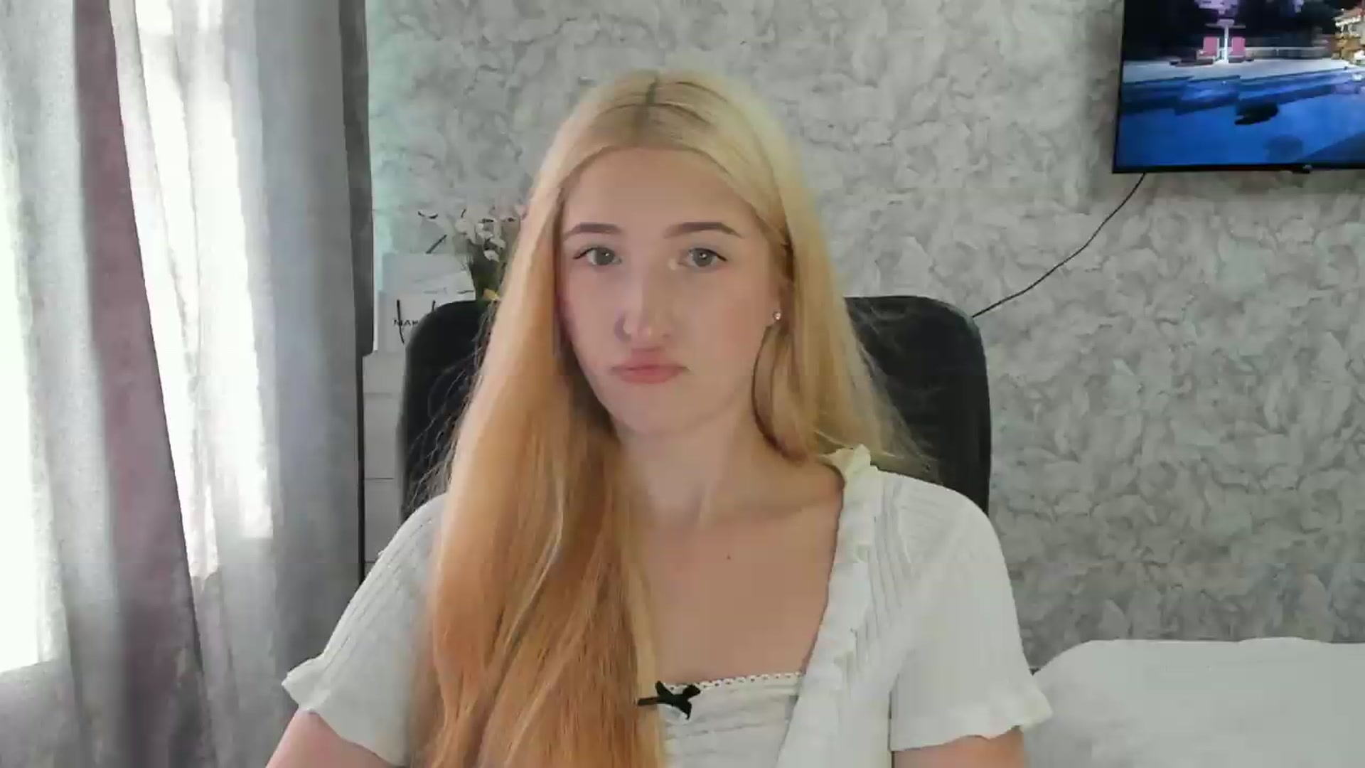 Gallery image thumbnail from Ilona_Here's myfreecams stream on, 09/04/2026, 14:45 image 12 of 20