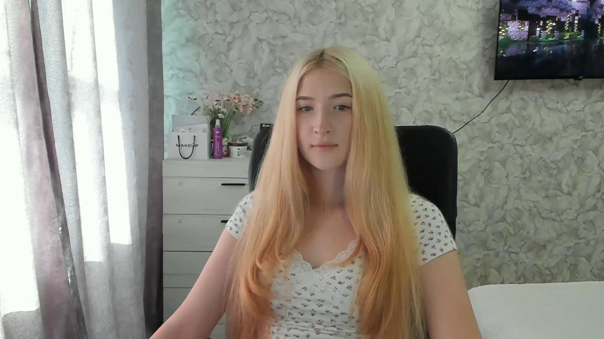 Gallery image thumbnail from Ilona_Here's myfreecams stream on, 09/11/2026, 13:30 image 17 of 20