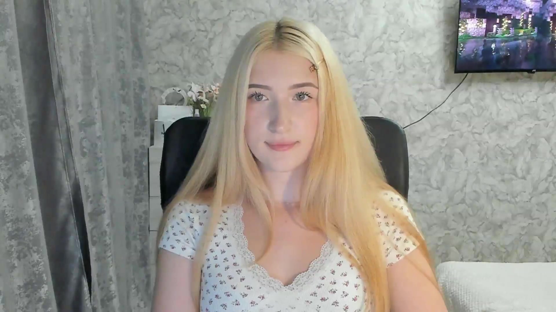 Gallery image thumbnail from Ilona_Here's myfreecams stream on, 09/12/2026, 17:20 image 17 of 20
