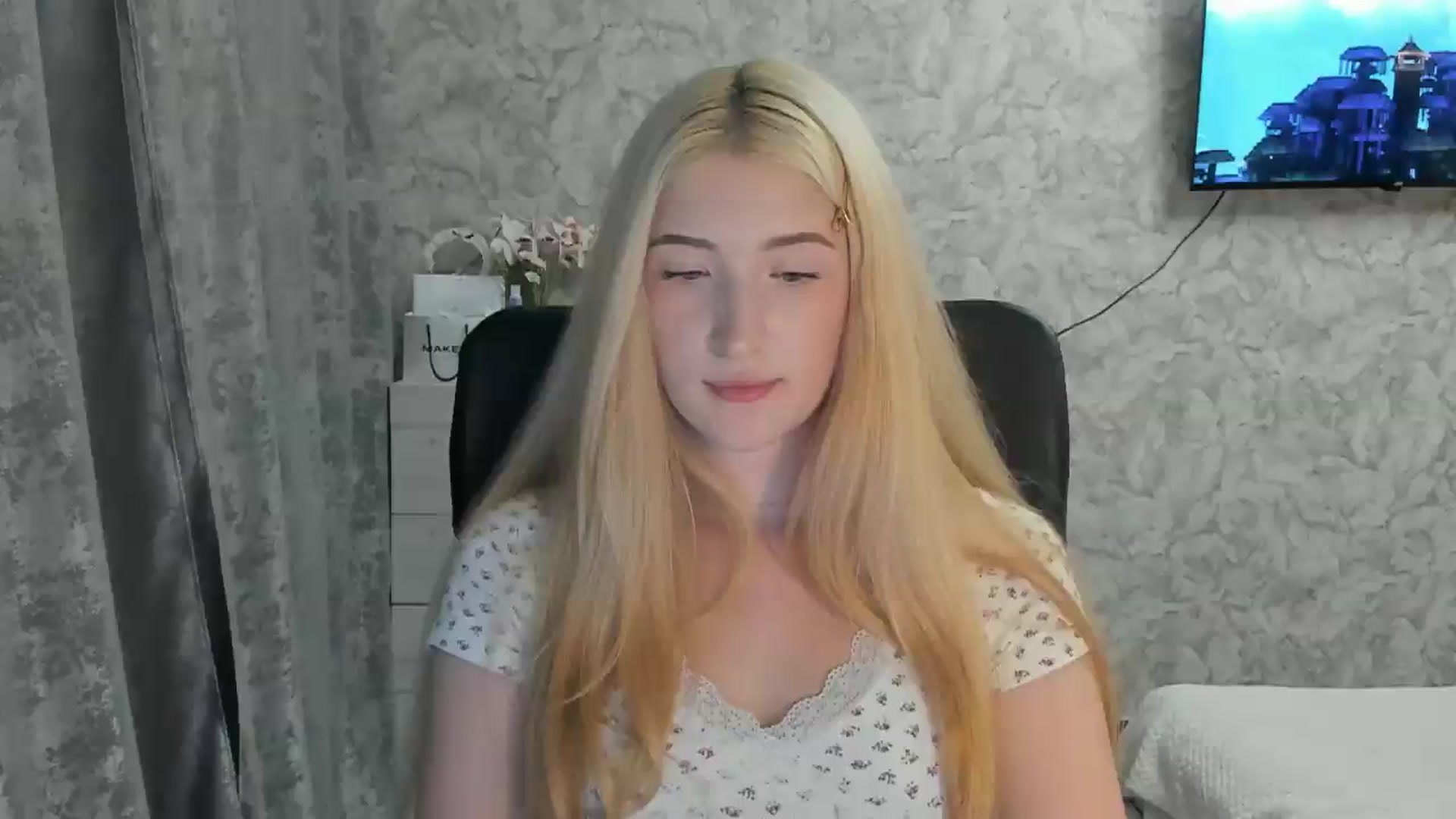Gallery image thumbnail from Ilona_Here's myfreecams stream on, 09/12/2026, 18:54 image 10 of 20