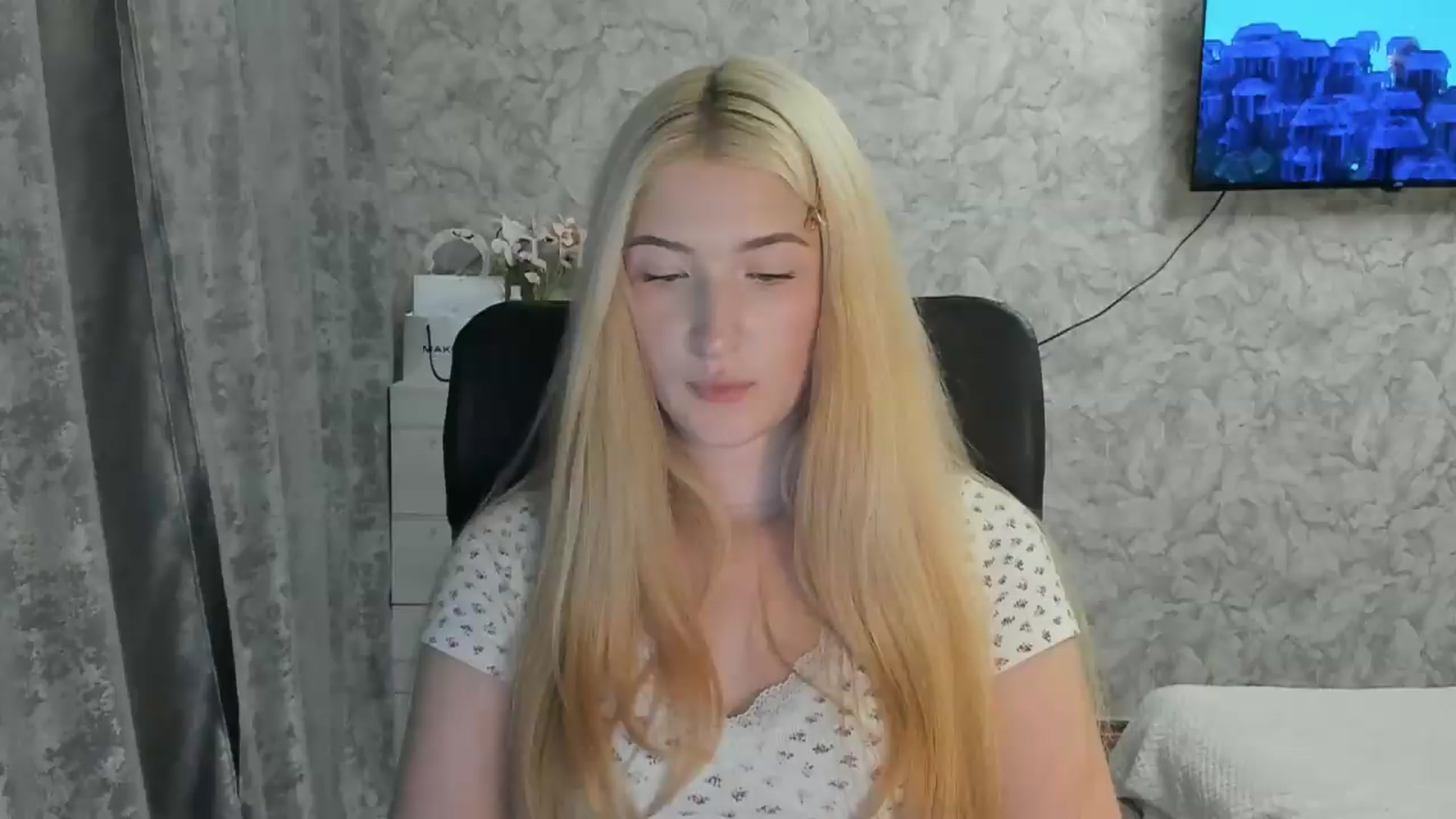 Gallery image thumbnail from Ilona_Here's myfreecams stream on, 09/12/2026, 18:54 image 16 of 20