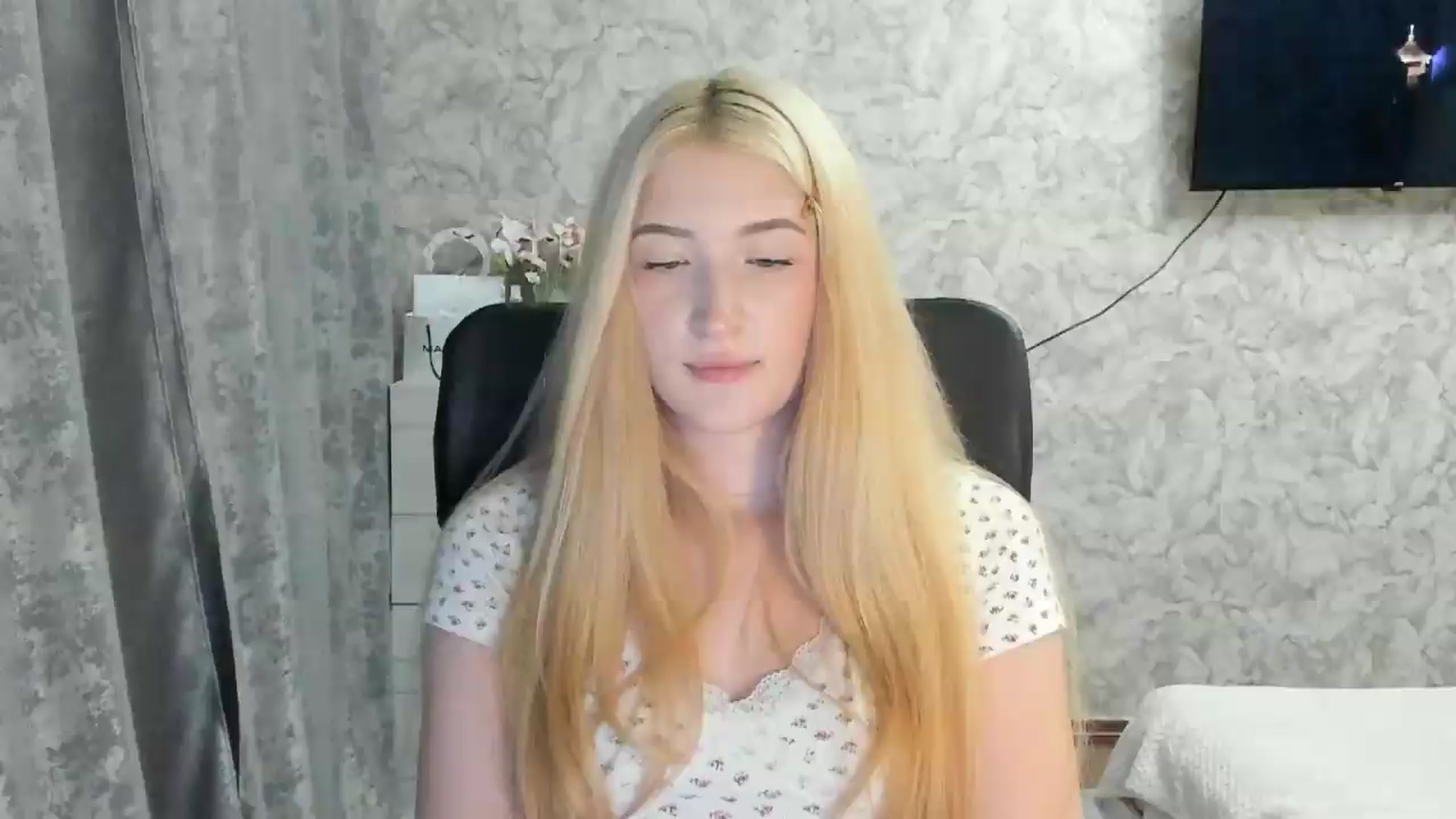 Gallery image thumbnail from Ilona_Here's myfreecams stream on, 09/12/2026, 18:54 image 19 of 20