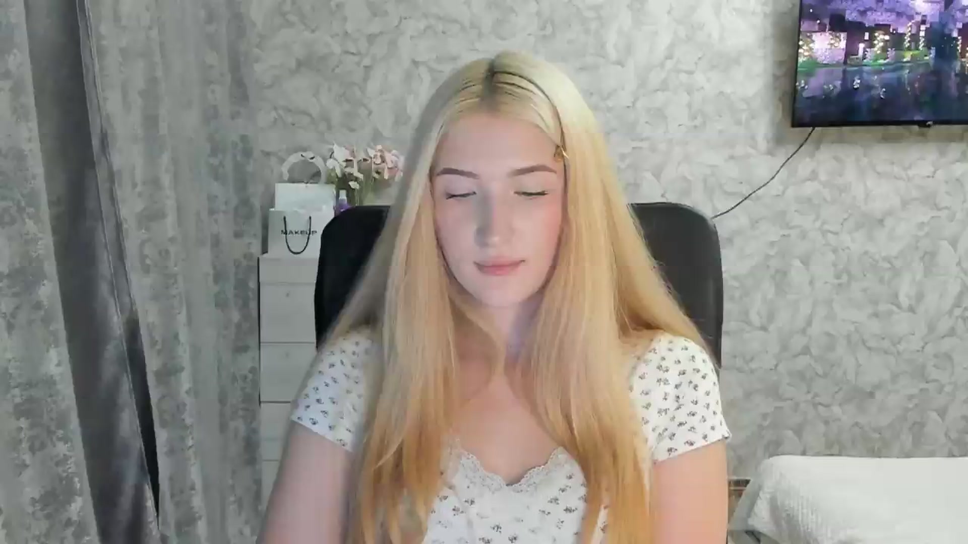 Gallery image thumbnail from Ilona_Here's myfreecams stream on, 09/12/2026, 18:54 image 6 of 20