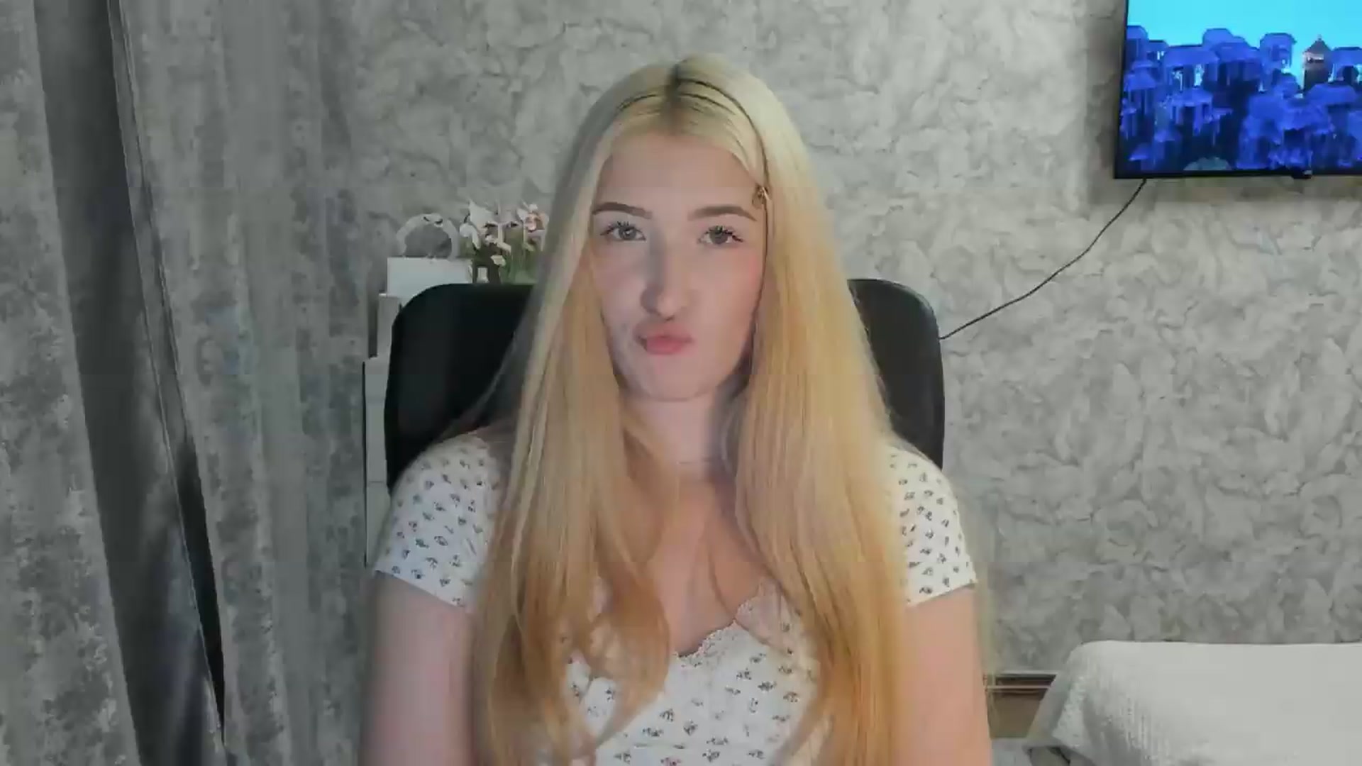 Gallery image thumbnail from Ilona_Here's myfreecams stream on, 09/12/2026, 18:54 image 17 of 20