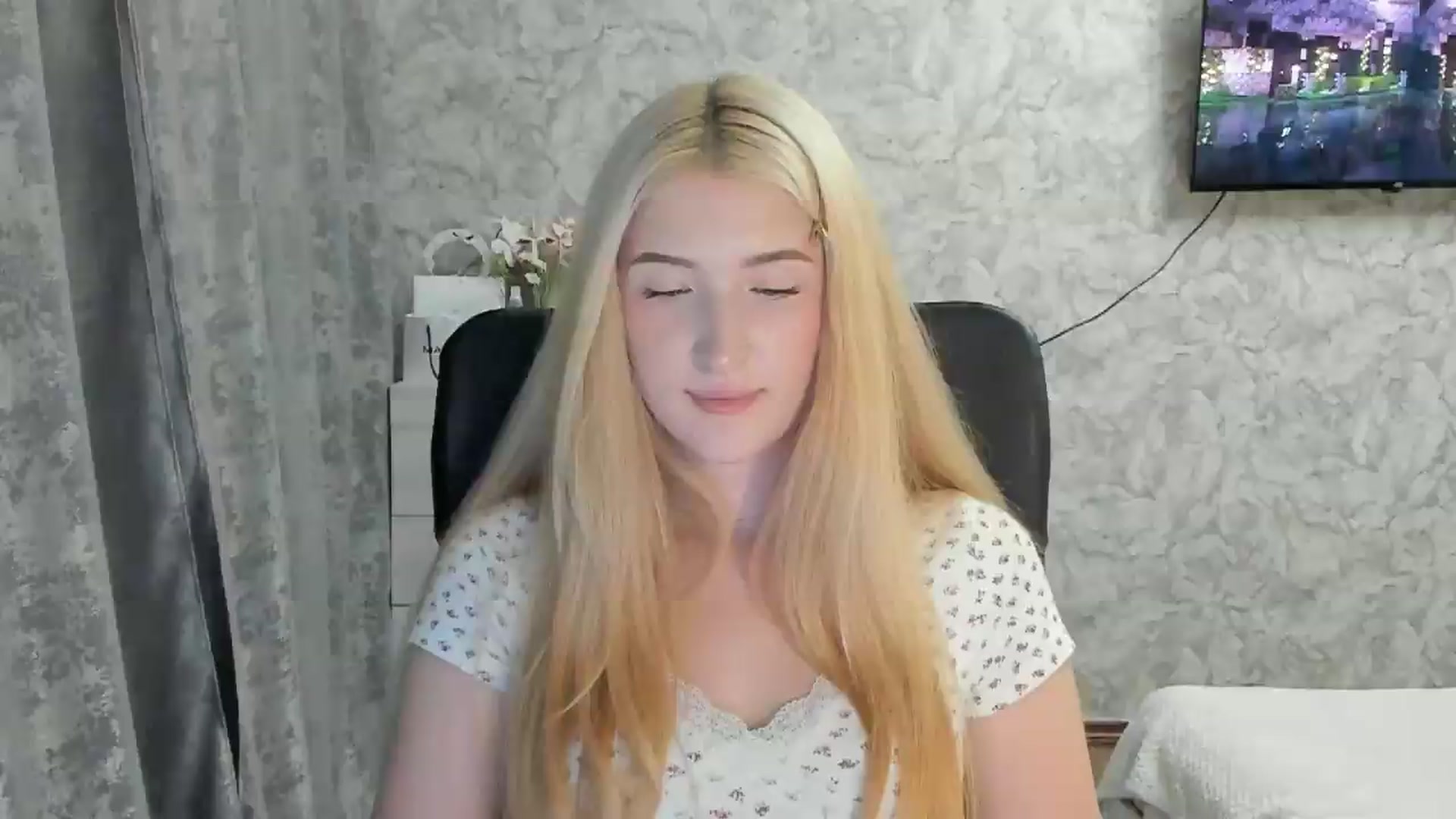 Gallery image thumbnail from Ilona_Here's myfreecams stream on, 09/12/2026, 18:54 image 5 of 20