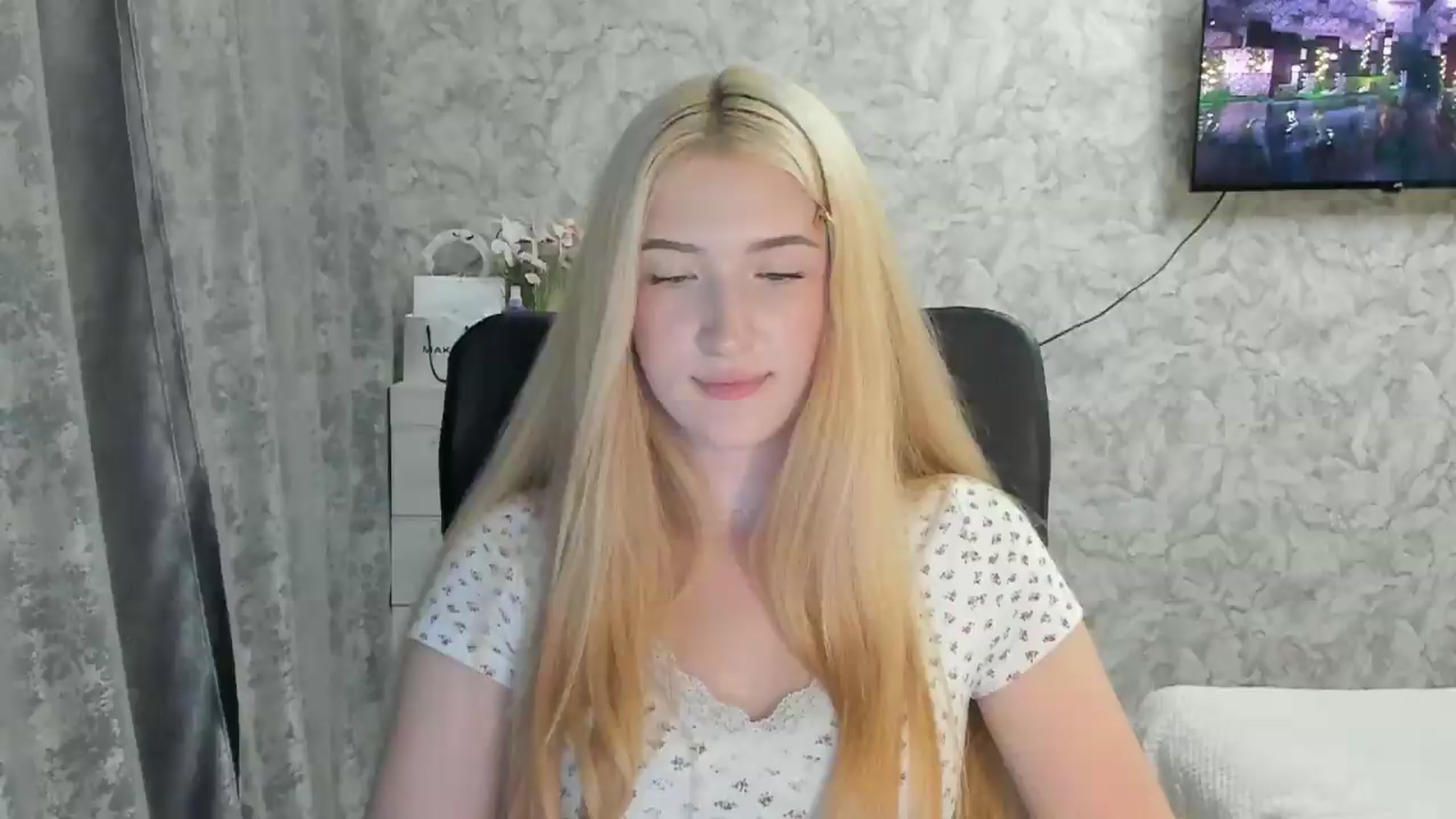 Gallery image thumbnail from Ilona_Here's myfreecams stream on, 09/12/2026, 18:54 image 2 of 20