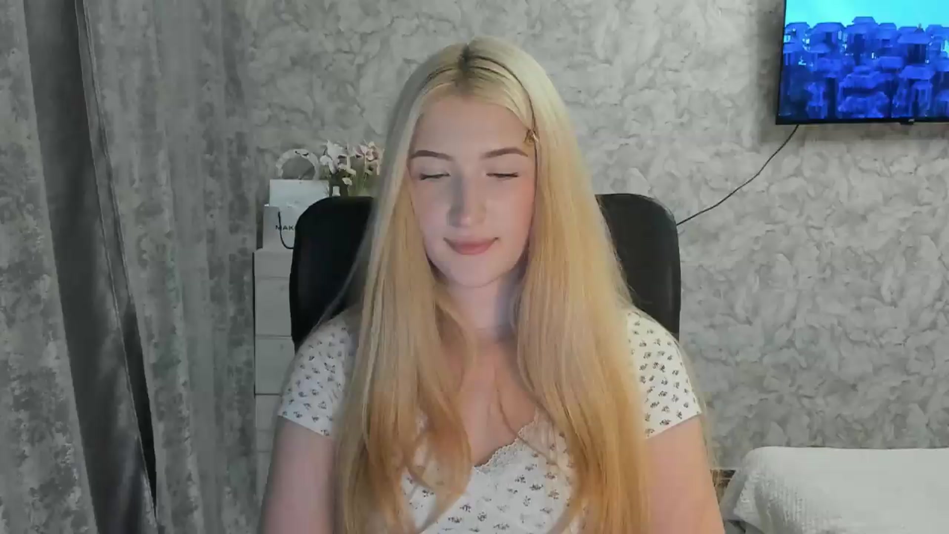 Gallery image thumbnail from Ilona_Here's myfreecams stream on, 09/12/2026, 18:54 image 15 of 20