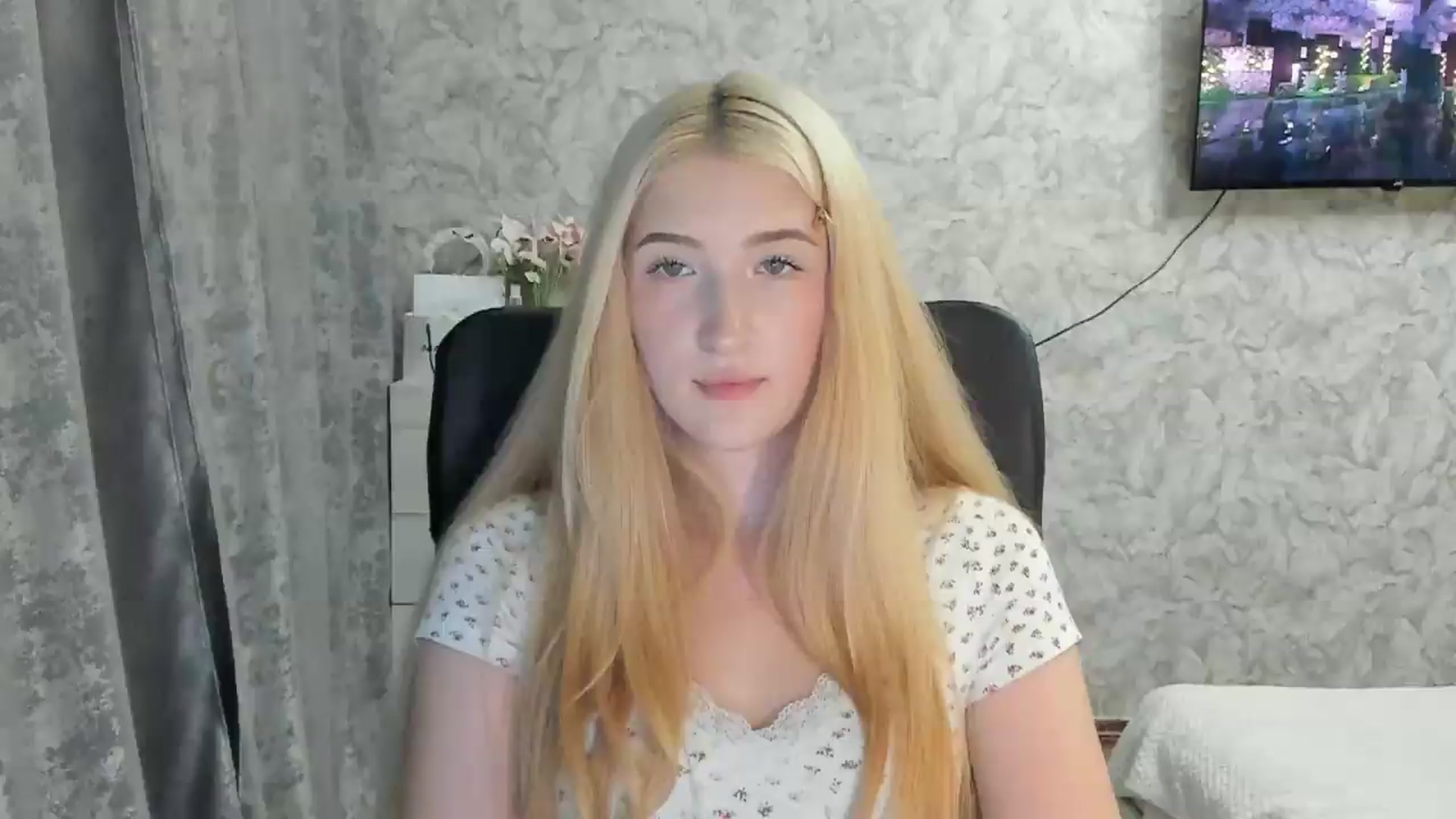 Gallery image thumbnail from Ilona_Here's myfreecams stream on, 09/12/2026, 18:54 image 4 of 20