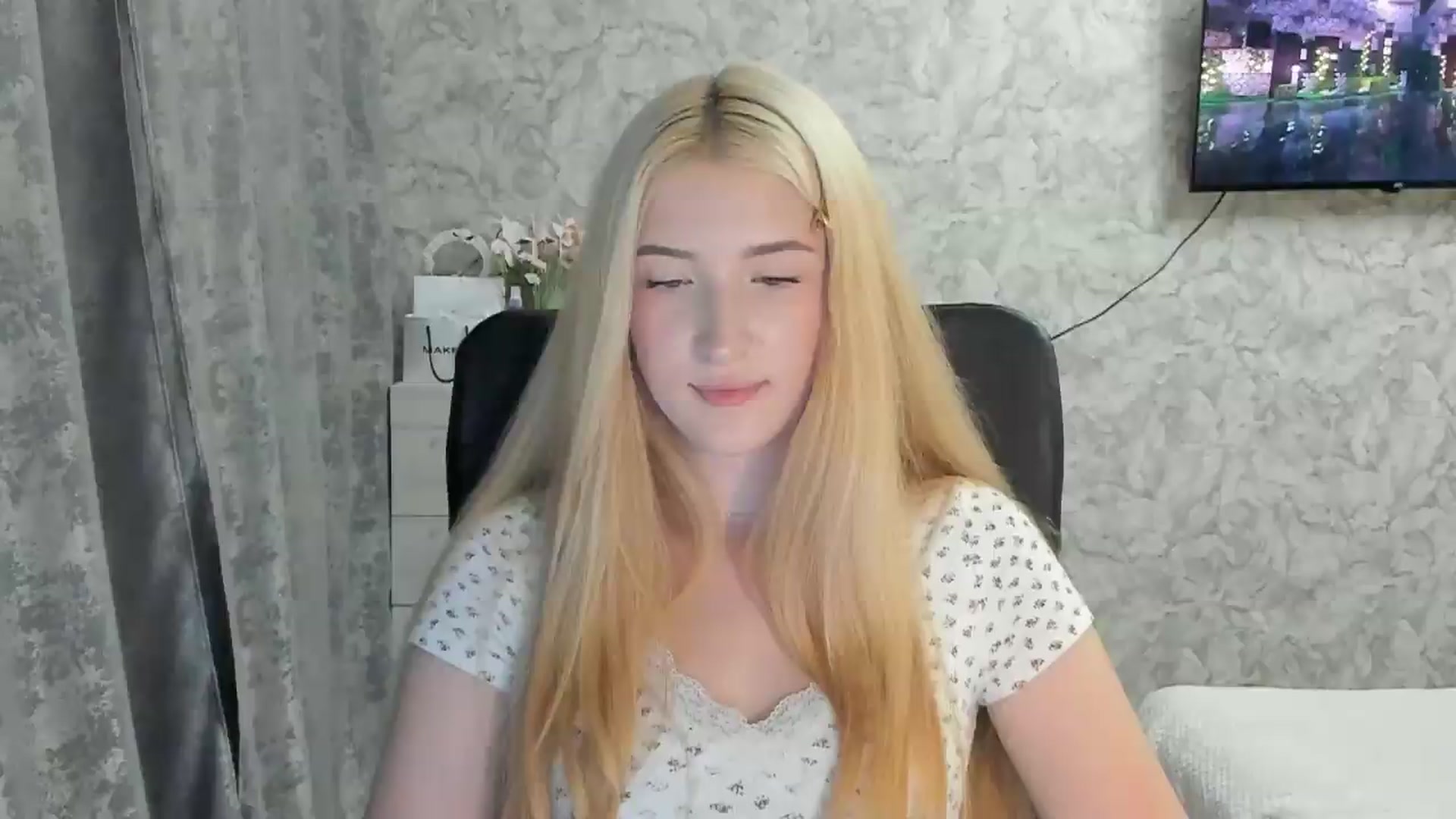 Gallery image thumbnail from Ilona_Here's myfreecams stream on, 09/12/2026, 18:54 image 3 of 20