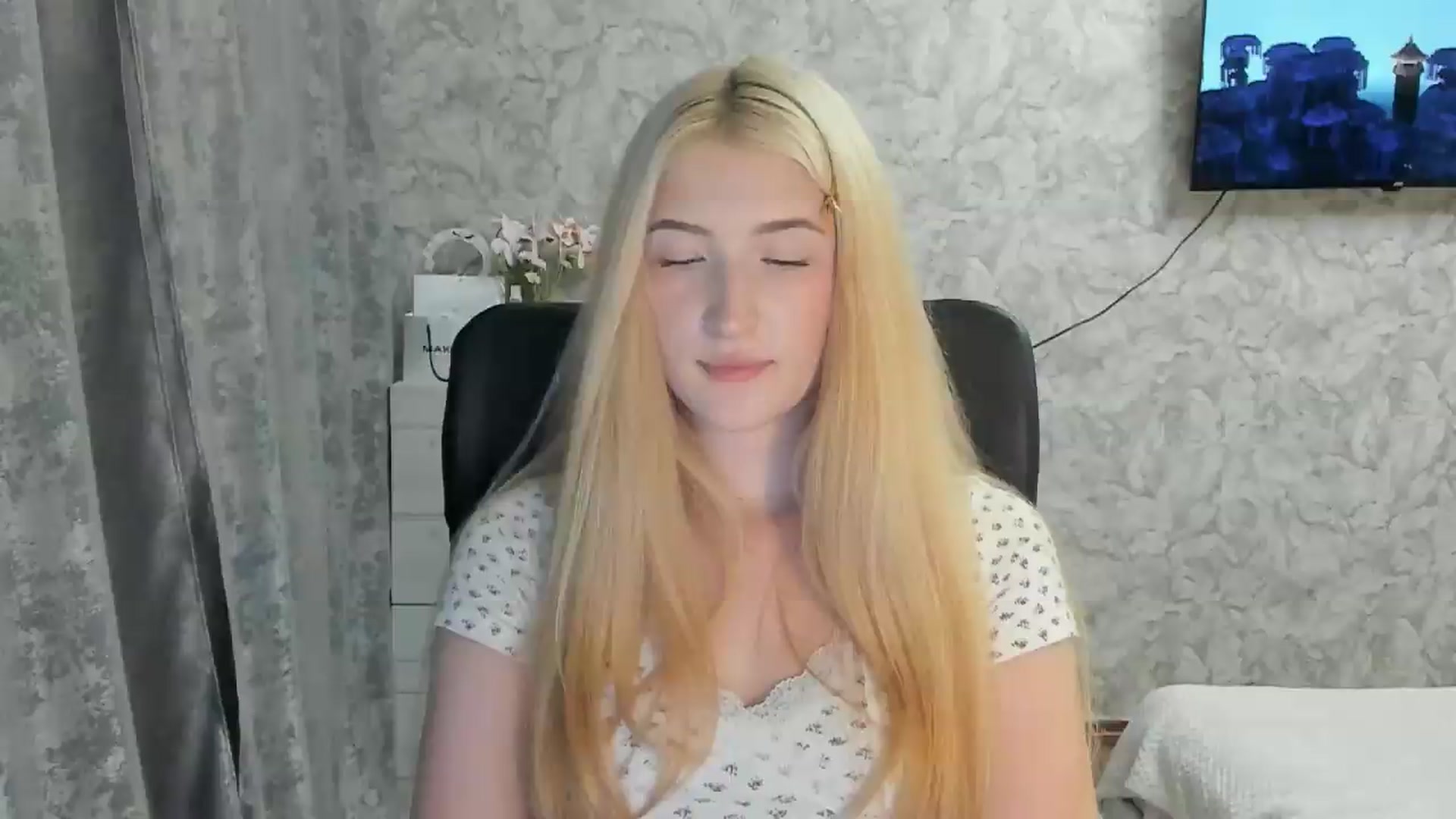 Gallery image thumbnail from Ilona_Here's myfreecams stream on, 09/12/2026, 18:54 image 18 of 20