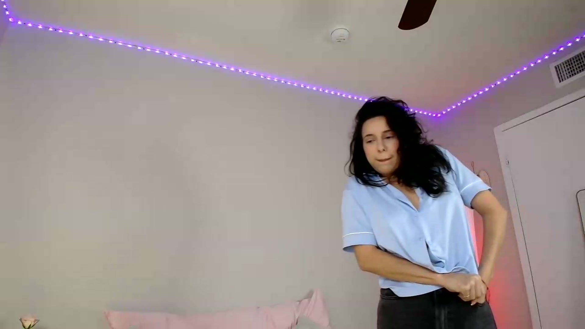 Gallery image thumbnail from IloveGigi's myfreecams stream on, 06/14/2026, 16:53 image 19 of 20