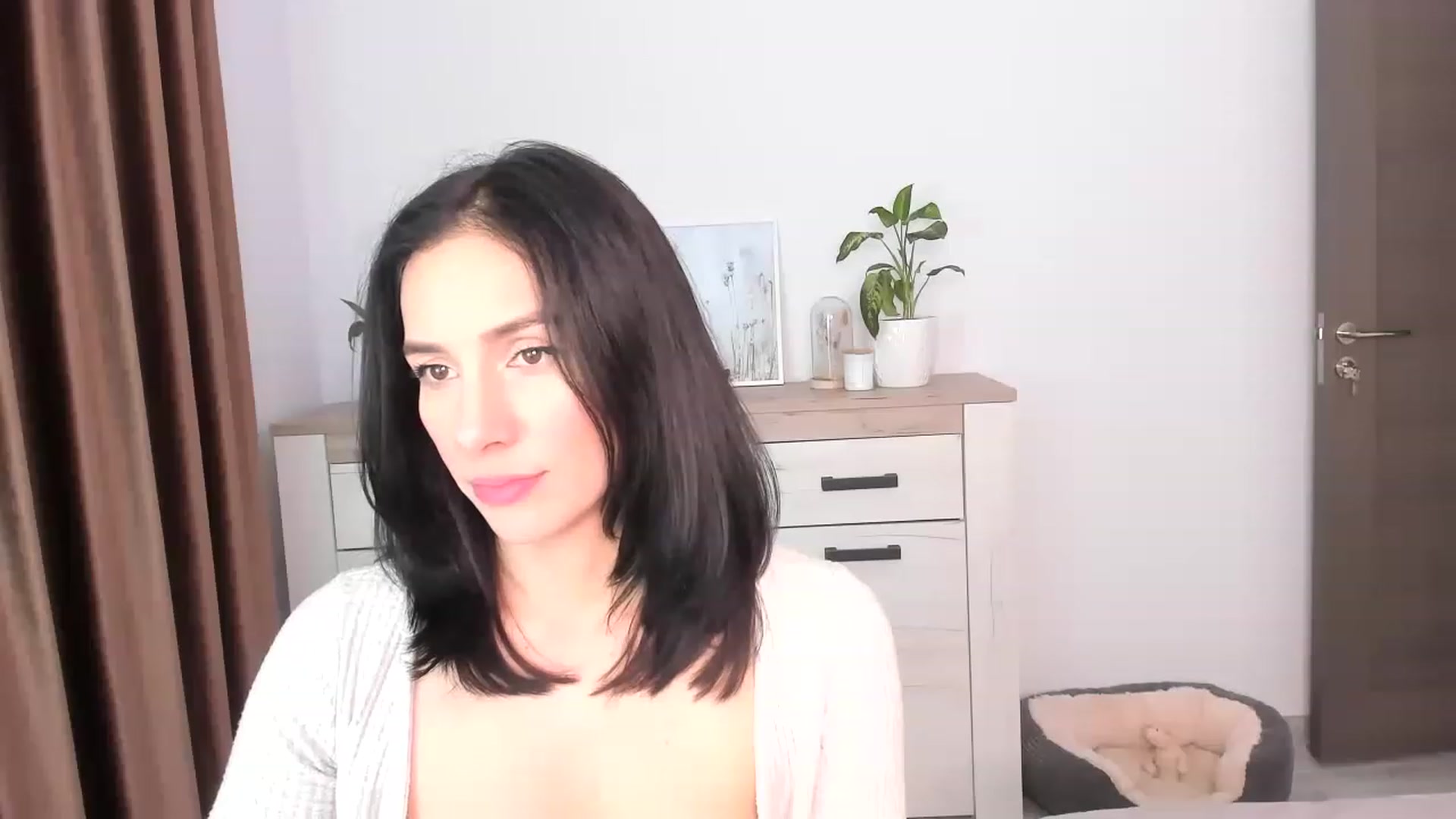 Gallery image thumbnail from ImAna_xo's myfreecams stream on, 12/11/2022, 19:26 image 19 of 20