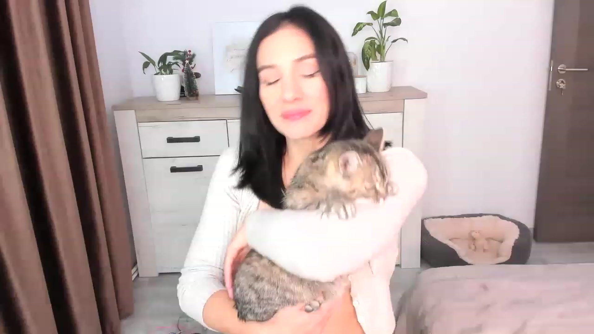 Gallery image thumbnail from ImAna_xo's myfreecams stream on, 12/11/2022, 20:06 image 5 of 20