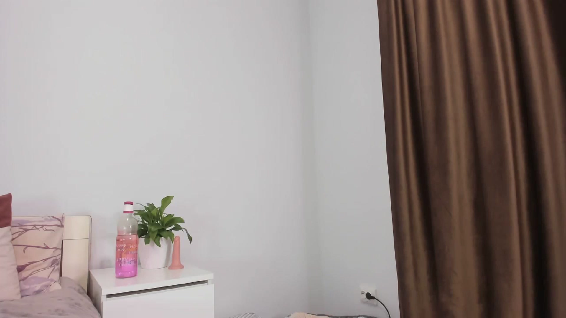 Gallery image thumbnail from ImAna_xo's myfreecams stream on, 01/08/2023, 20:15 image 12 of 20