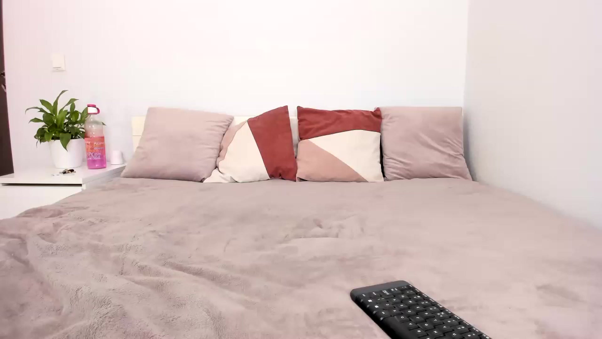 Gallery image thumbnail from ImAna_xo's myfreecams stream on, 02/22/2023, 18:13 image 19 of 20