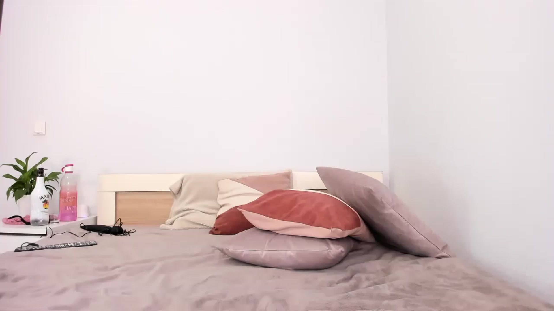 Gallery image thumbnail from ImAna_xo's myfreecams stream on, 02/25/2023, 21:07 image 15 of 20