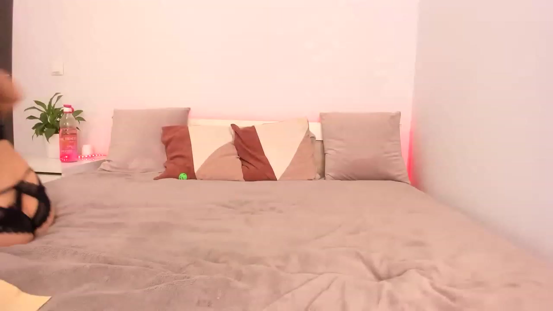 Gallery image thumbnail from ImAna_xo's myfreecams stream on, 02/26/2023, 18:21 image 1 of 20