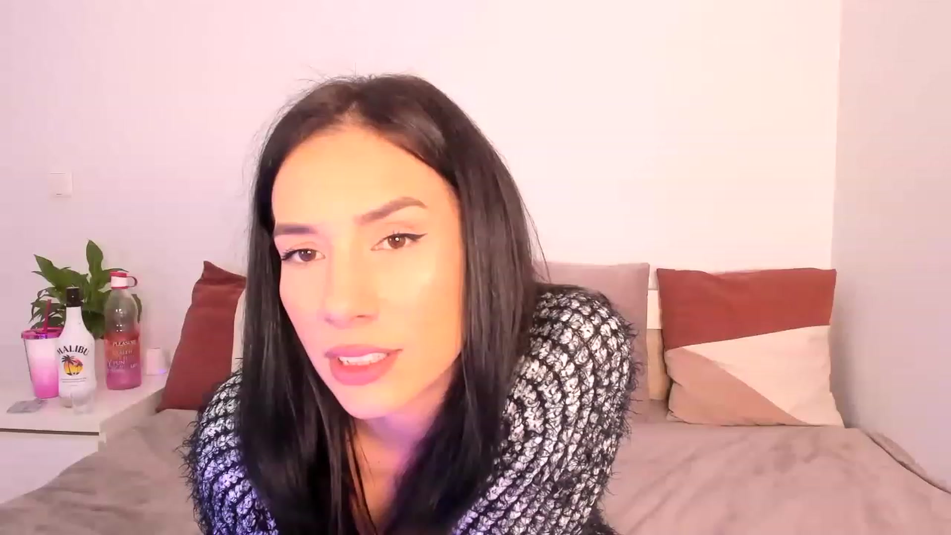 Gallery image thumbnail from ImAna_xo's myfreecams stream on, 03/12/2023, 18:41 image 6 of 20