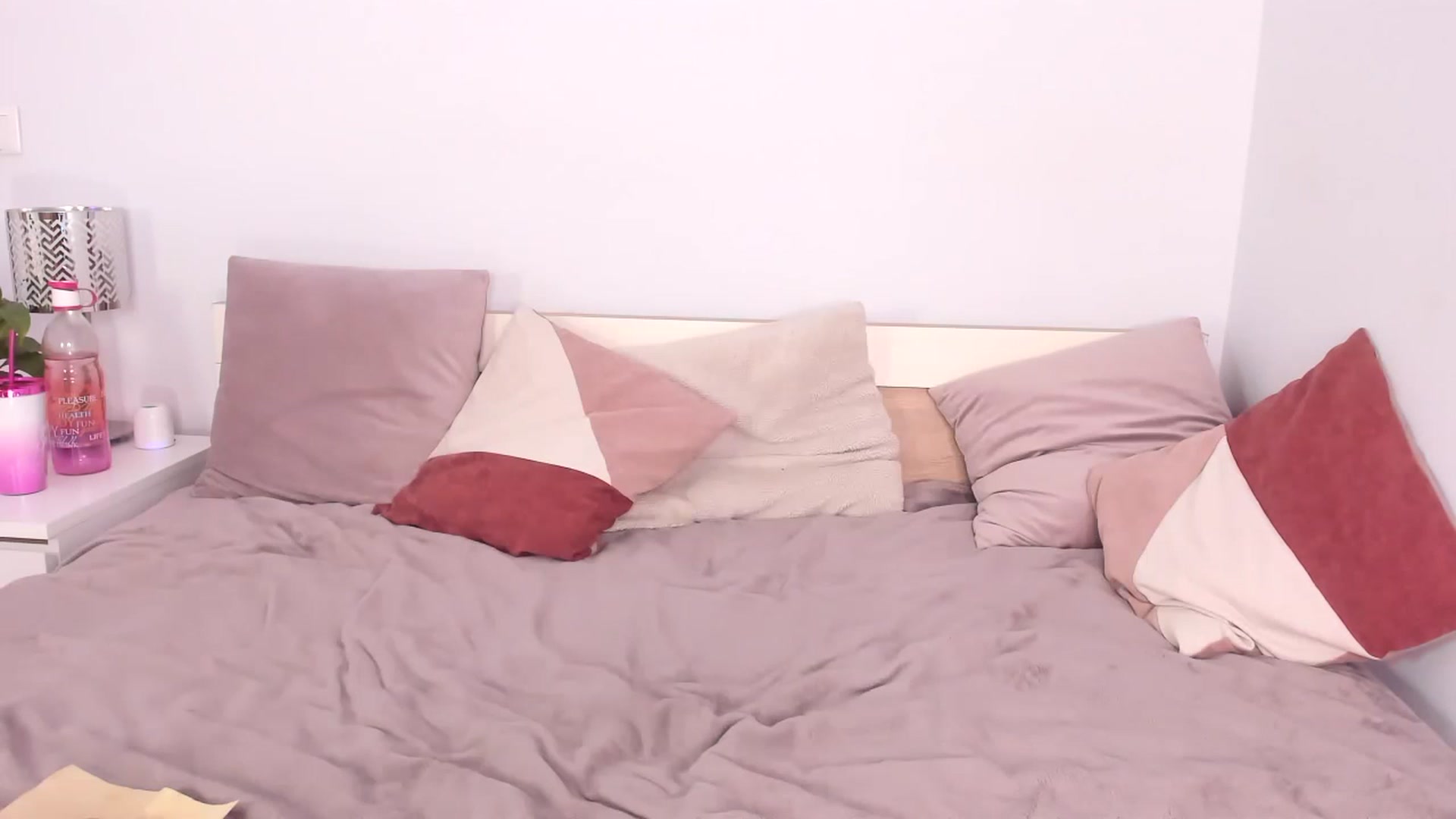Gallery image thumbnail from ImAna_xo's myfreecams stream on, 03/18/2023, 20:04 image 19 of 20