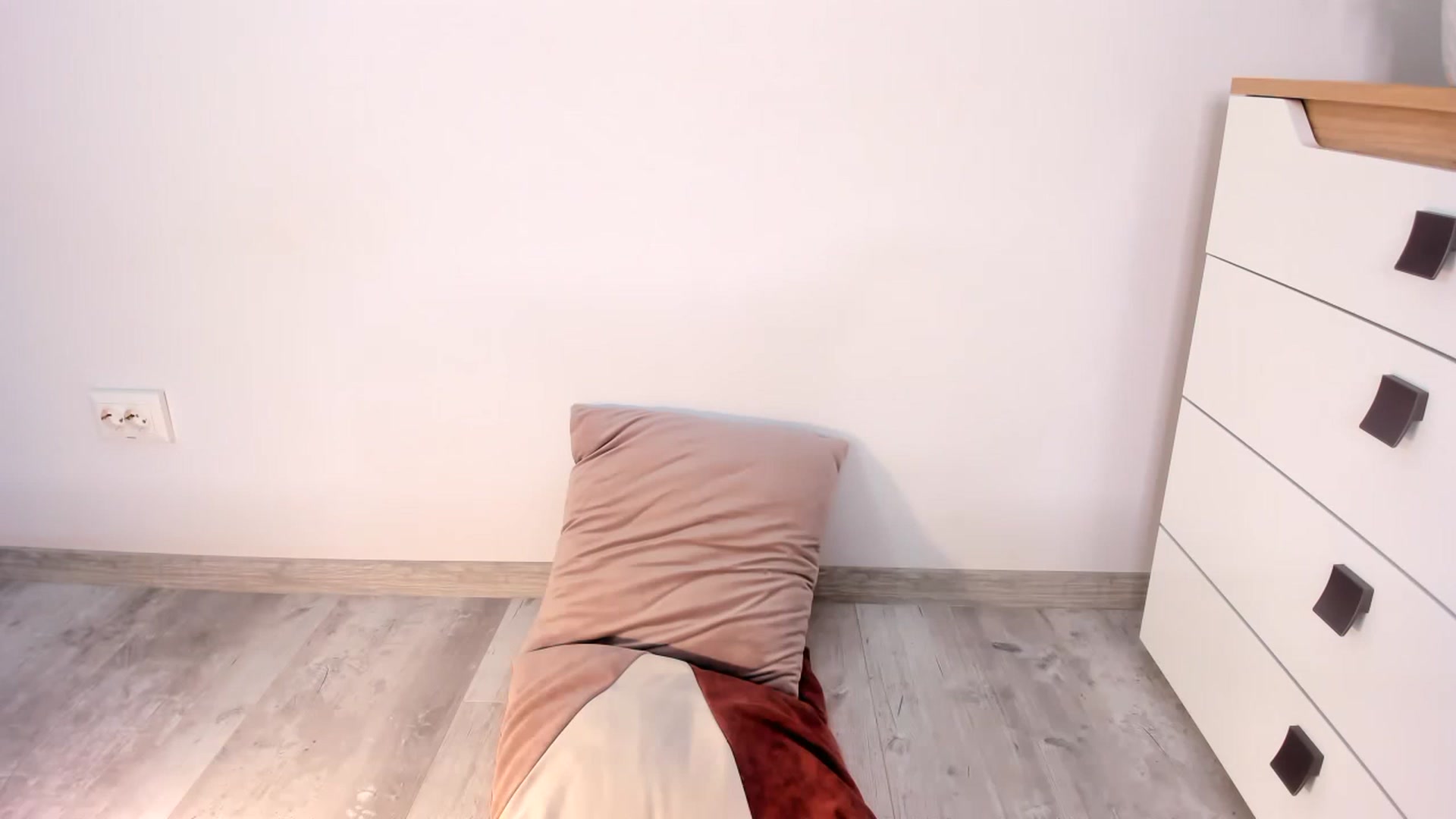 Gallery image thumbnail from ImAna_xo's myfreecams stream on, 06/03/2023, 17:19 image 18 of 20