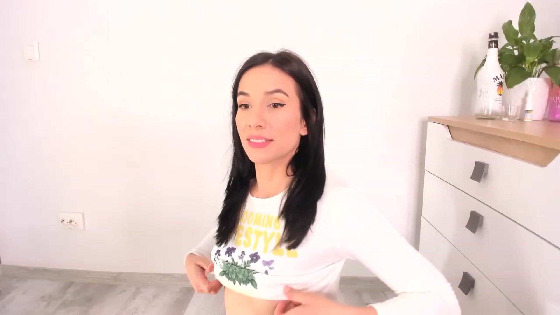 Gallery image thumbnail from ImAna_xo's myfreecams stream on, 06/04/2023, 20:16 image 5 of 20