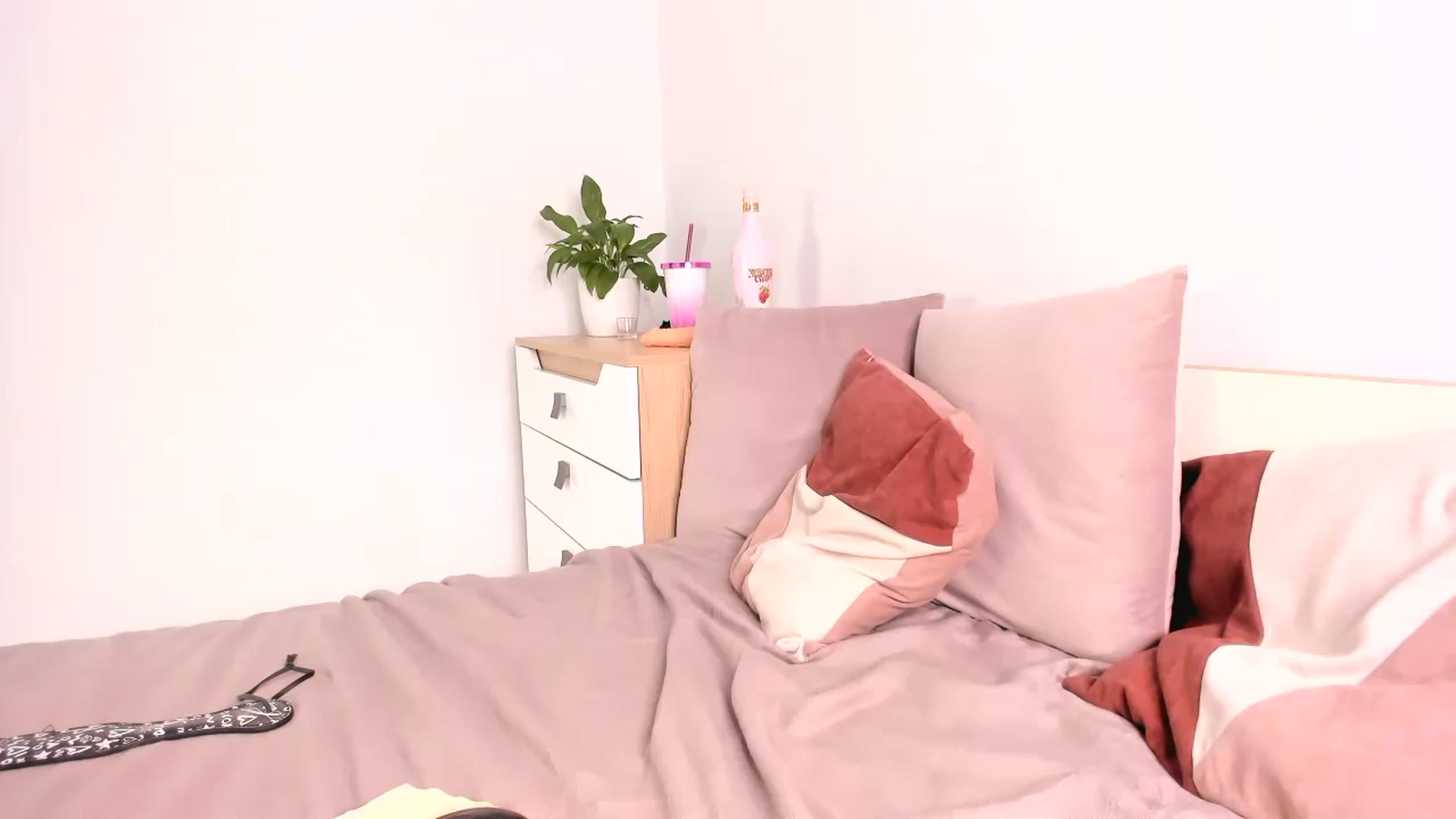 Gallery image thumbnail from ImAna_xo's myfreecams stream on, 06/11/2023, 18:30 image 17 of 20