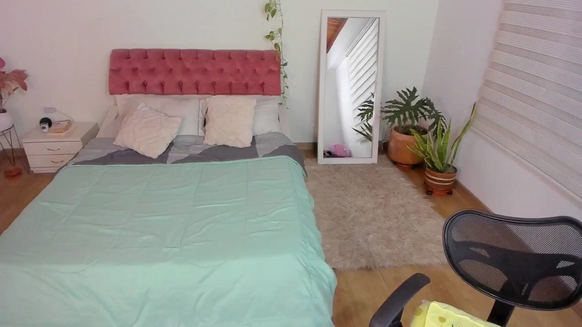 Gallery image thumbnail from ImBella_'s myfreecams stream on, 08/16/2025, 24:48 image 3 of 20