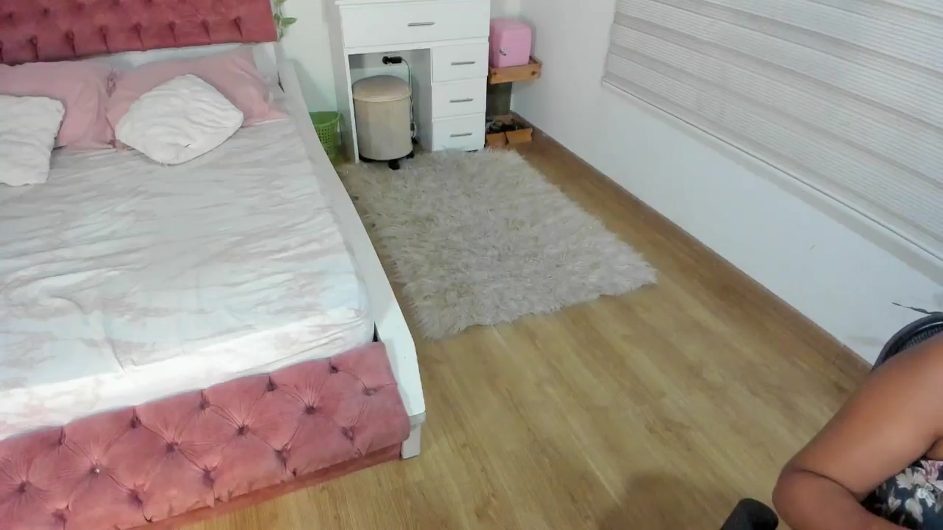 Gallery image thumbnail from ImBella_'s myfreecams stream on, 08/29/2025, 23:33 image 19 of 20