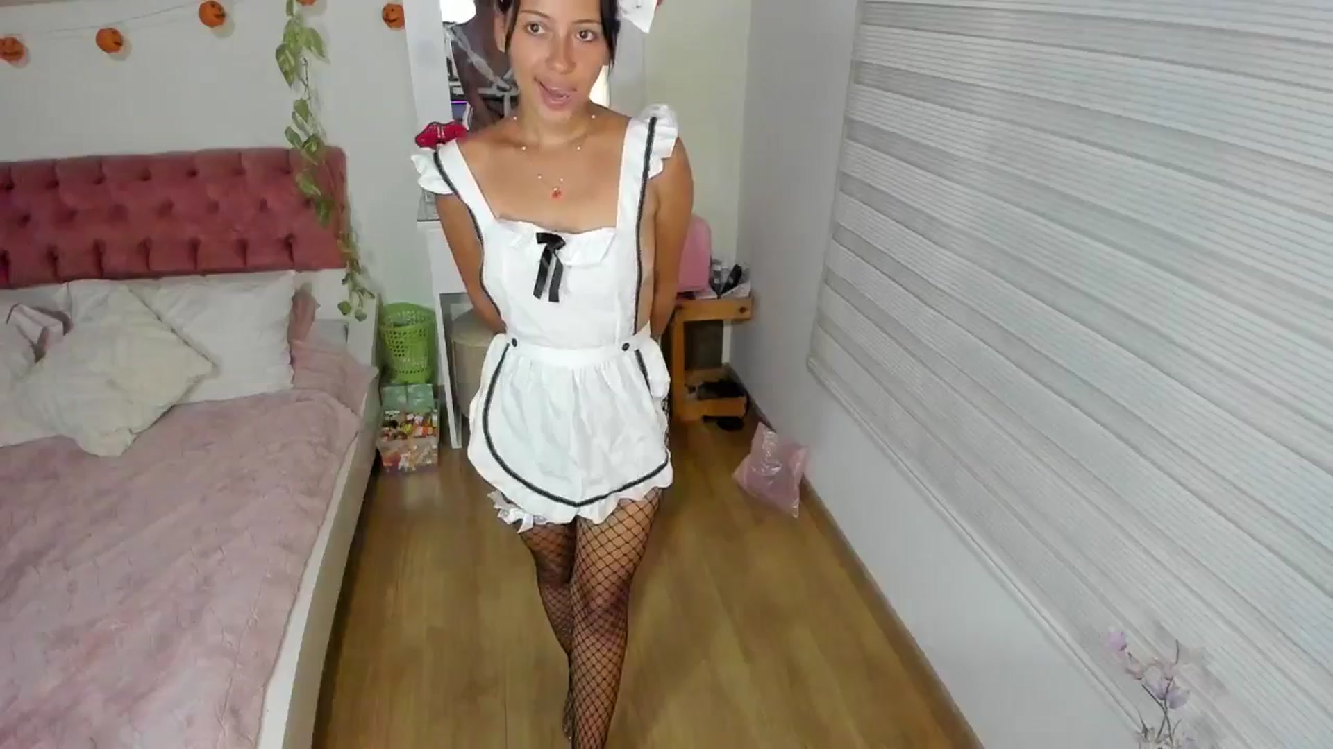 Gallery image thumbnail from ImBella_'s myfreecams stream on, 10/26/2025, 01:57 image 6 of 20