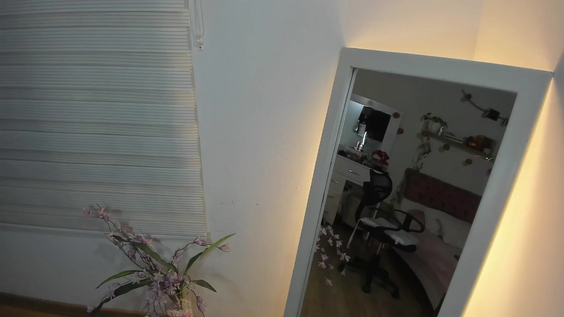 Gallery image thumbnail from ImBella_'s myfreecams stream on, 10/28/2025, 24:43 image 13 of 20