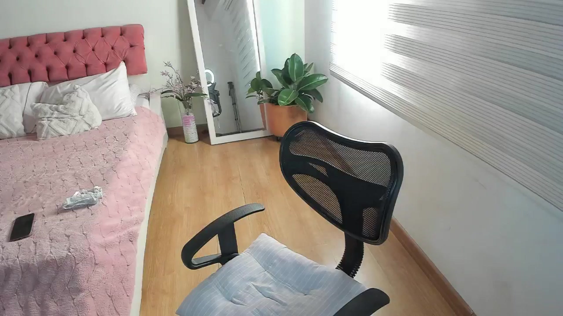 Gallery image thumbnail from ImBella_'s myfreecams stream on, 01/28/2026, 22:10 image 4 of 20